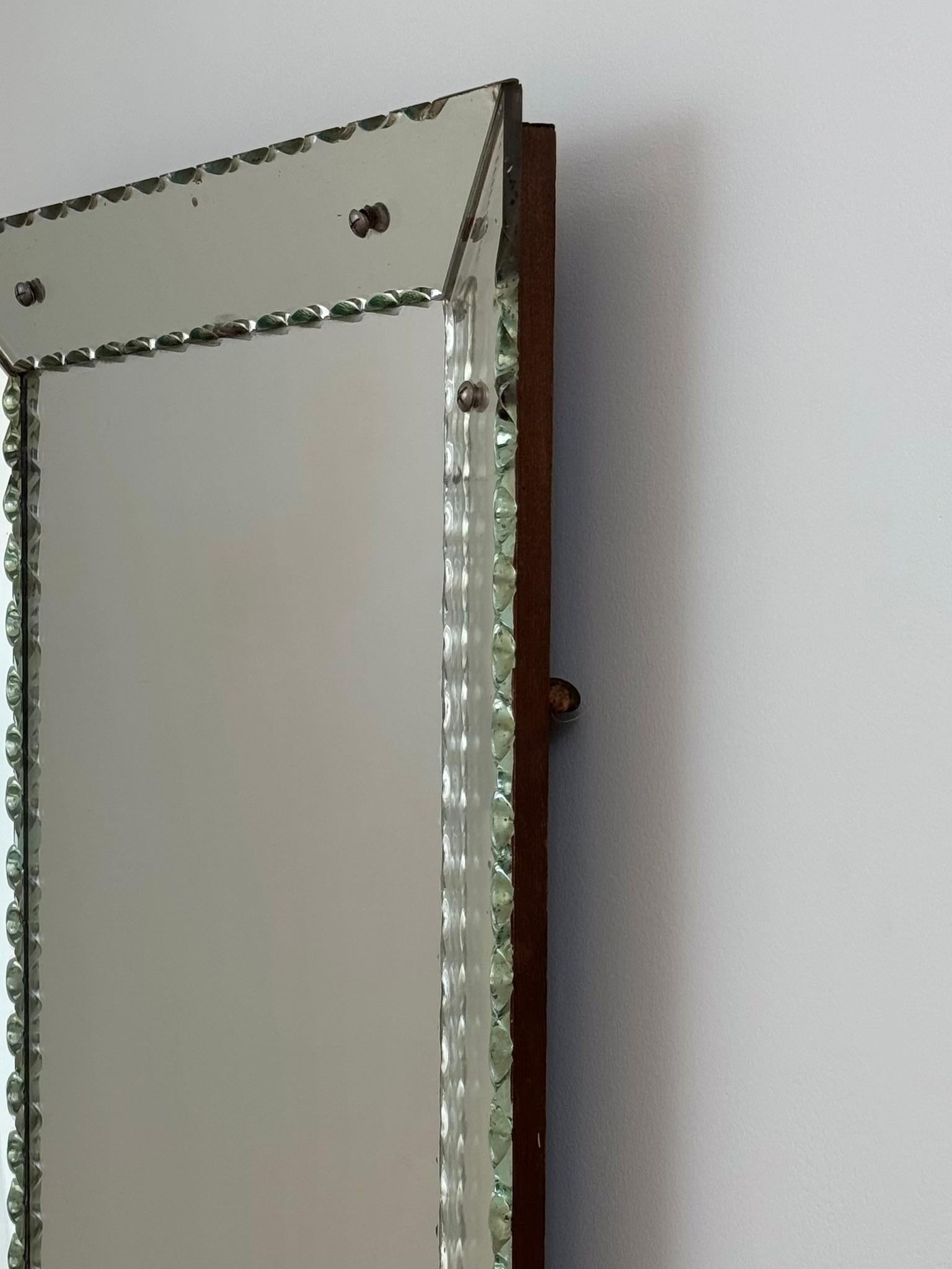 20ième siècle Miroir vénitien à bord festonné en vente