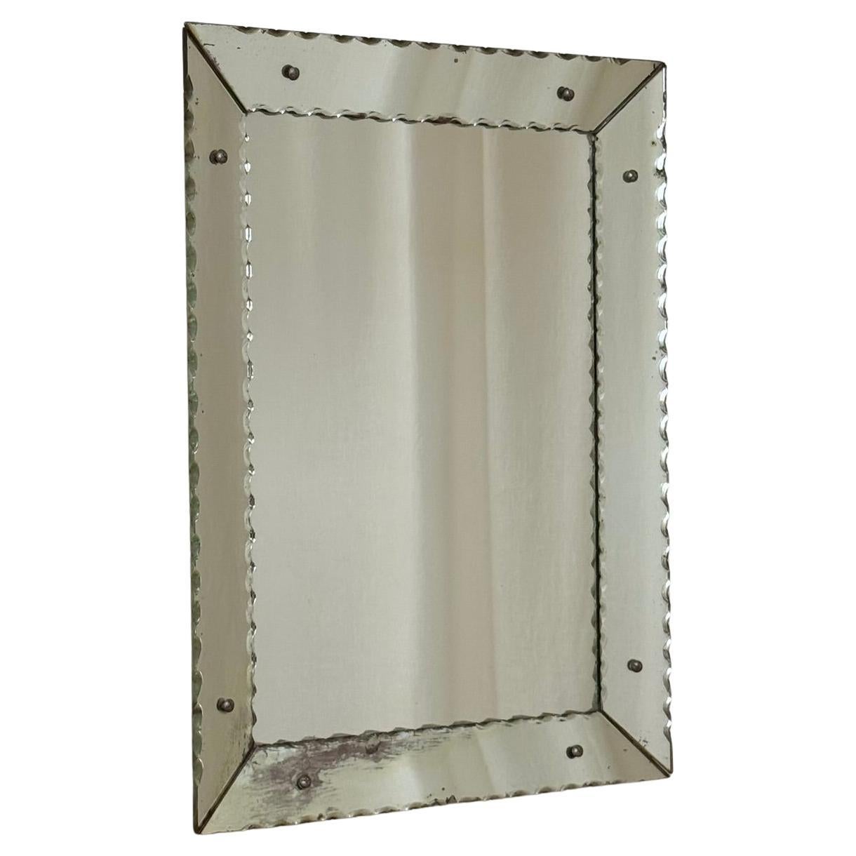 Miroir vénitien à bord festonné en vente
