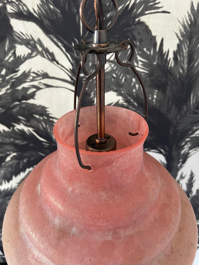 Venetian Scavo Glass Pendant Chandelier in Etched Salmon Pink, Late 20th C. In Good Condition For Sale In Fort Lauderdale, FL