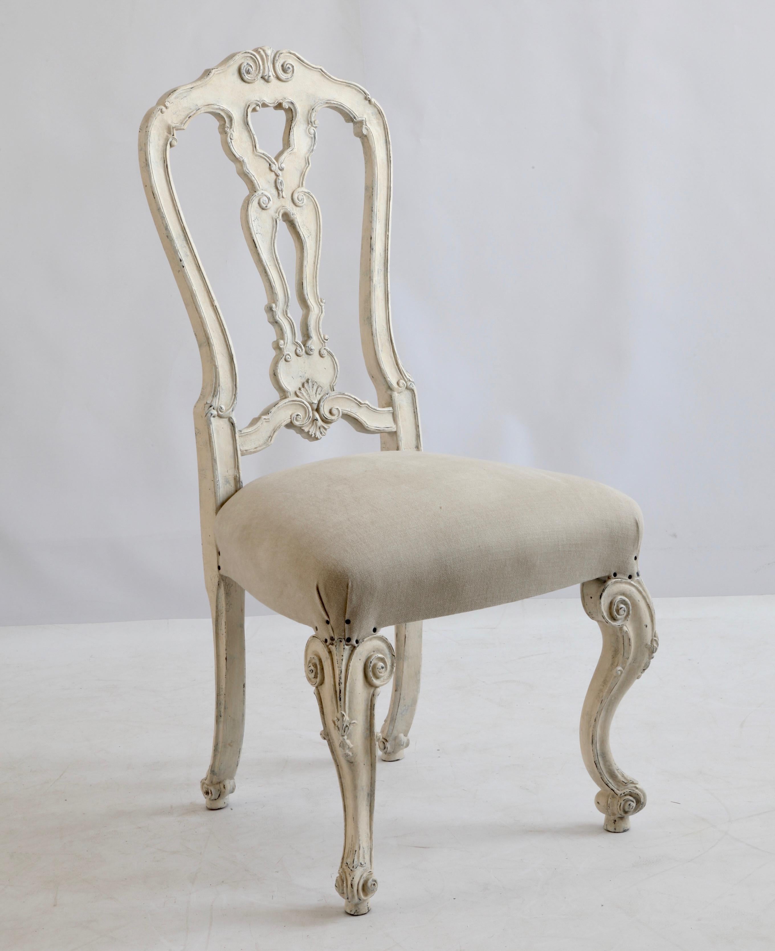 Louis XV Ensemble de 6 chaises de salle à manger vénitiennes fabriquées par La Maison London en vente