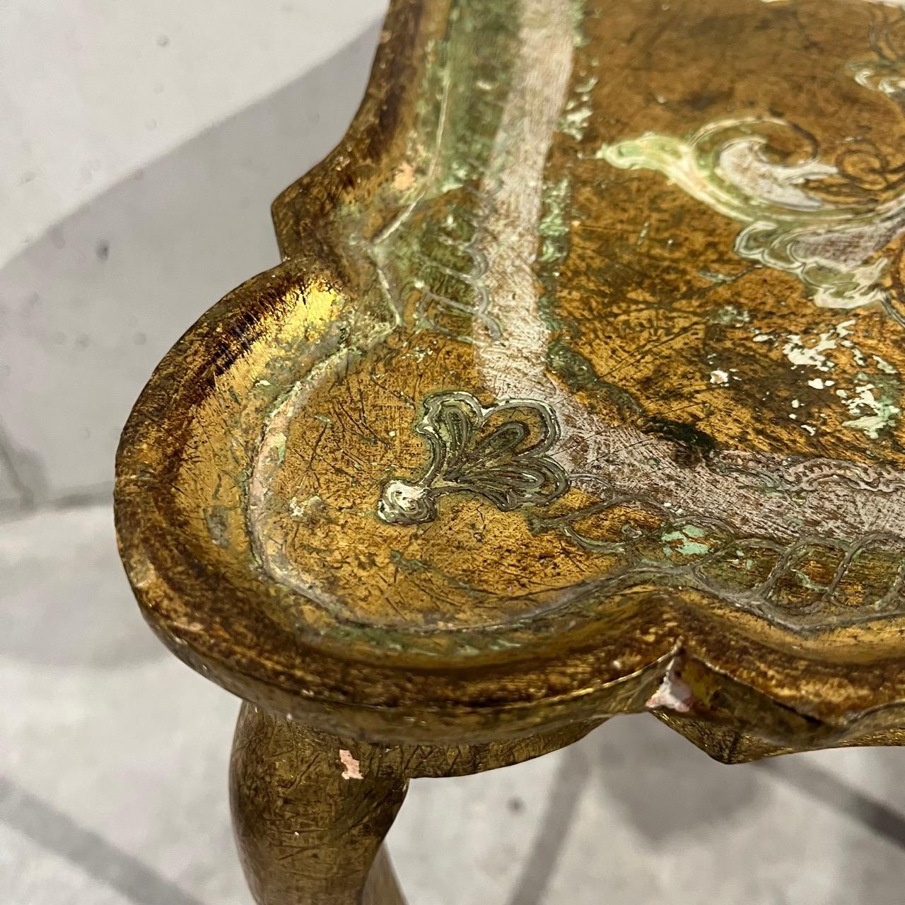 Metà XX secolo Tavolino veneziano  Pittura Florentine  Italia intorno al 1930 in vendita