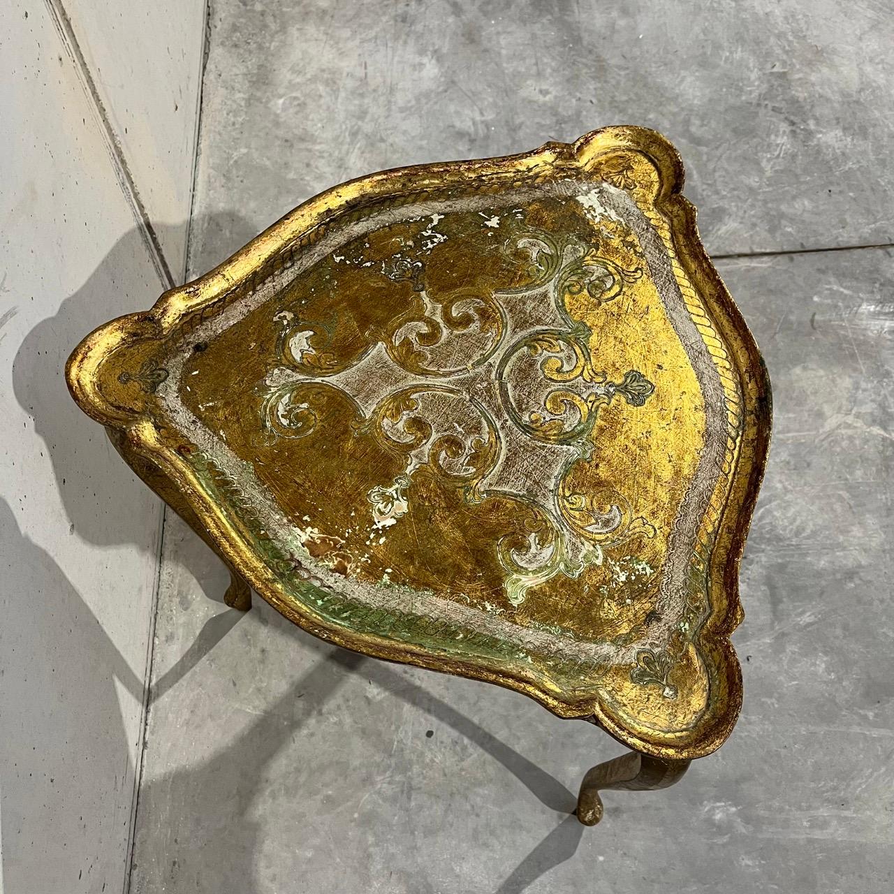 Legno Tavolino veneziano  Pittura Florentine  Italia intorno al 1930 in vendita