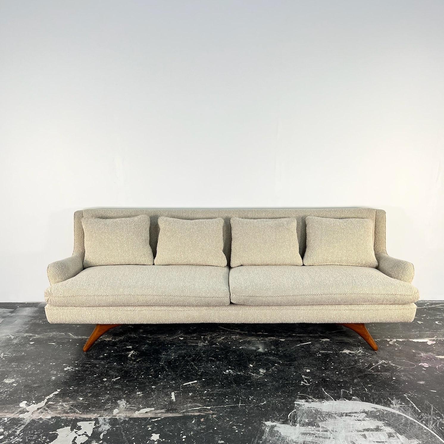 The Venetian Sofa is a rare example in Vladimir Kagan’s repertoire that includes loose cushions. The design dates back to 1956, this inviting sofa features rounded shapes and playfully upturned arms to create a romantic silhouette. Placed on top of