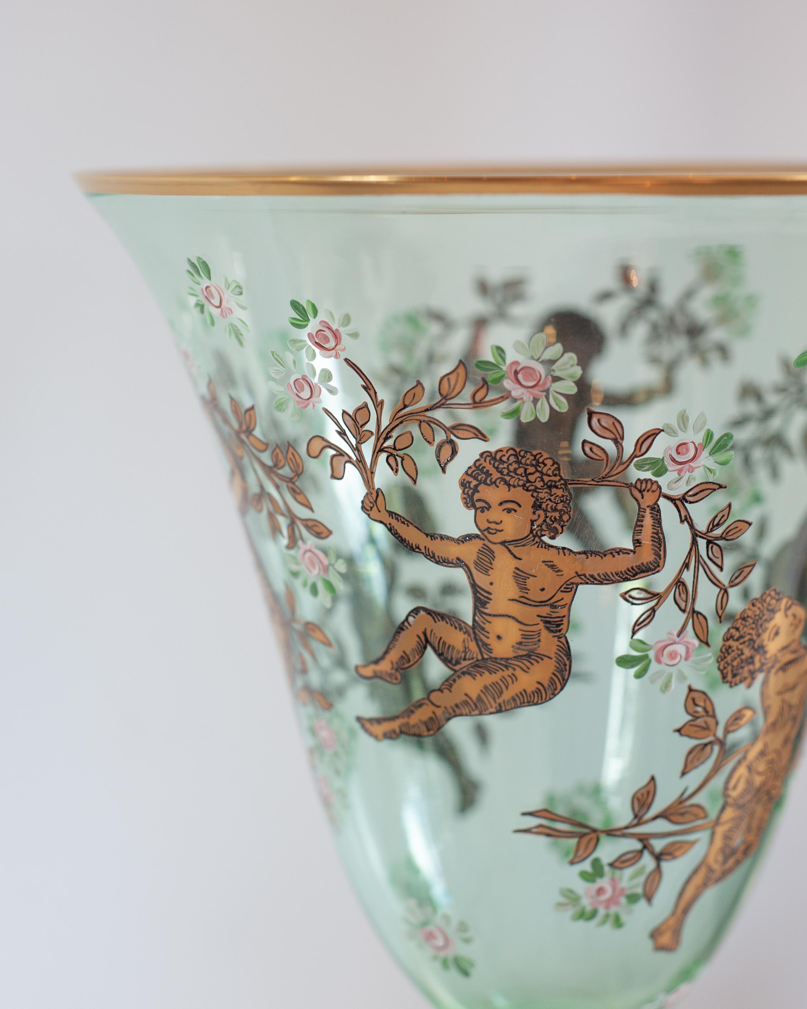 italien Vase vénitien contemporain vert printemps doré de Murano avec chérubins en vente
