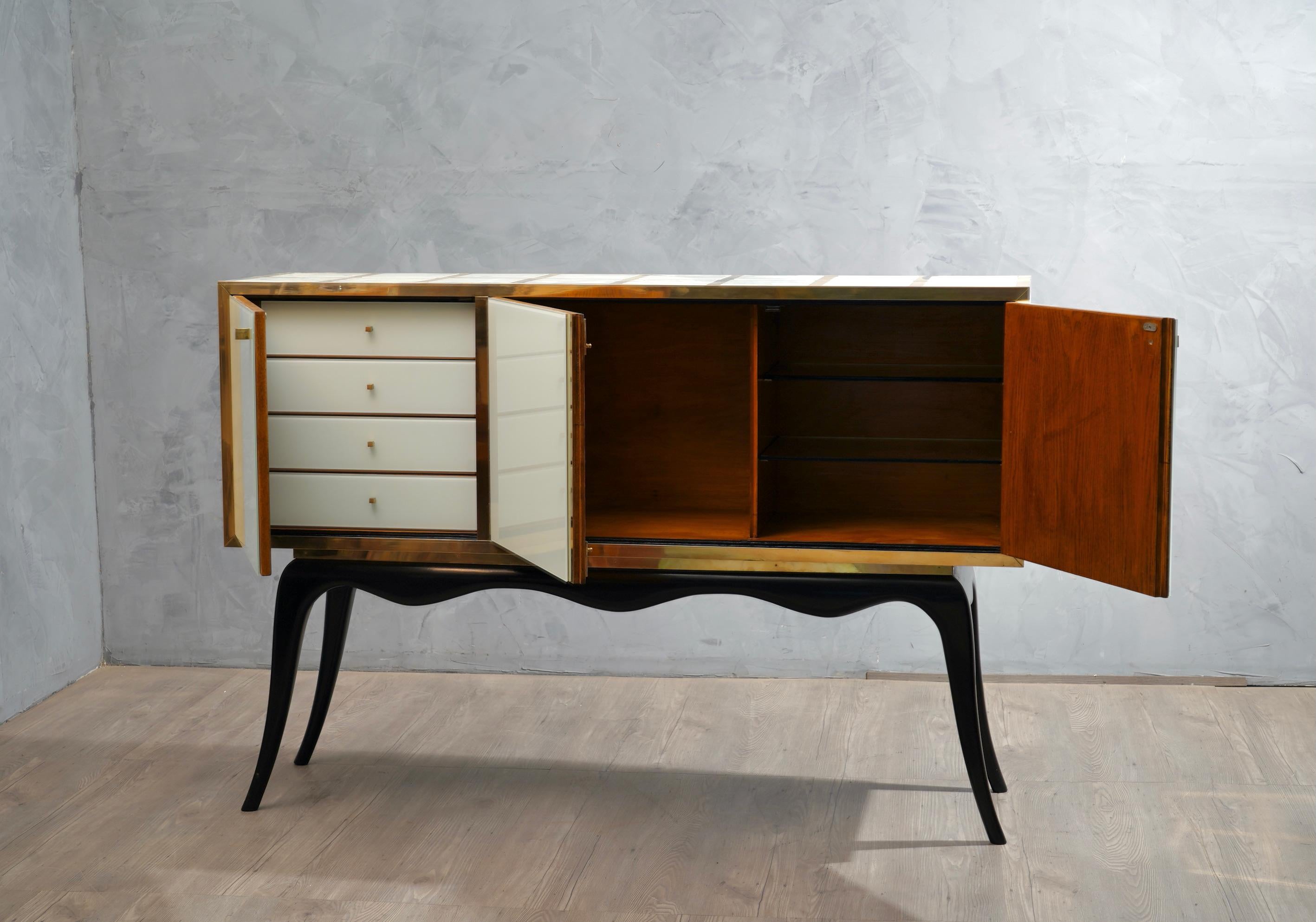 Venetian Squared White Glass and Brass Italian Mid-Century Sideboard, 1950 In Good Condition In Rome, IT