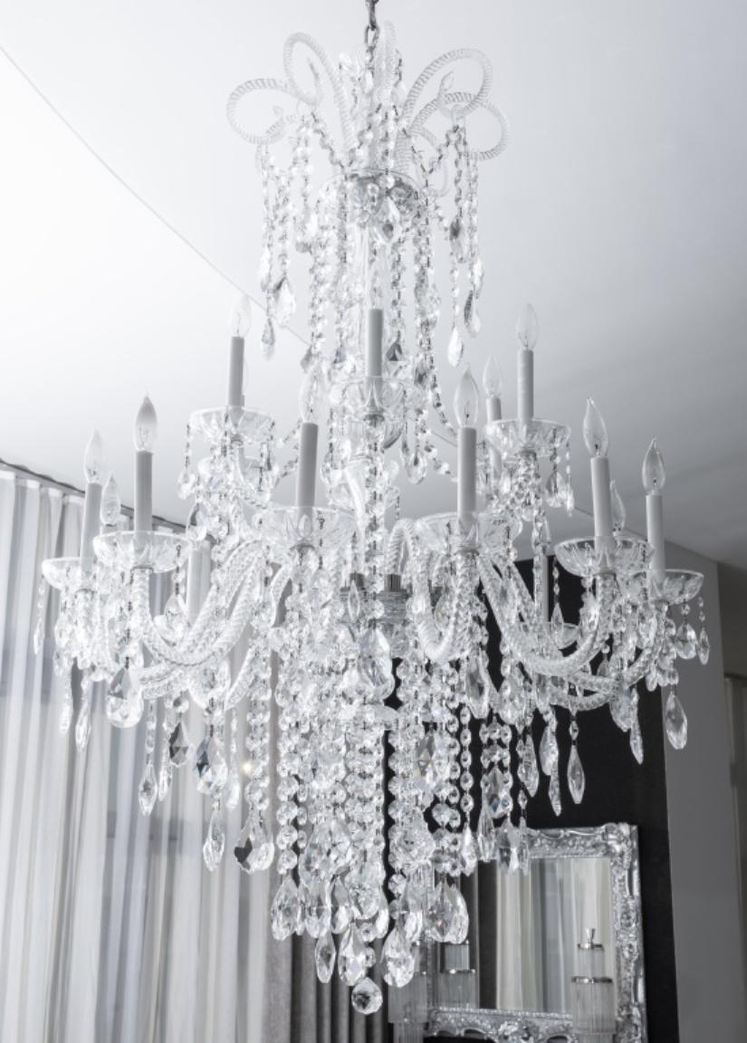Venetian Style 18-Arm Crystal Chandelier In Good Condition For Sale In New York, NY