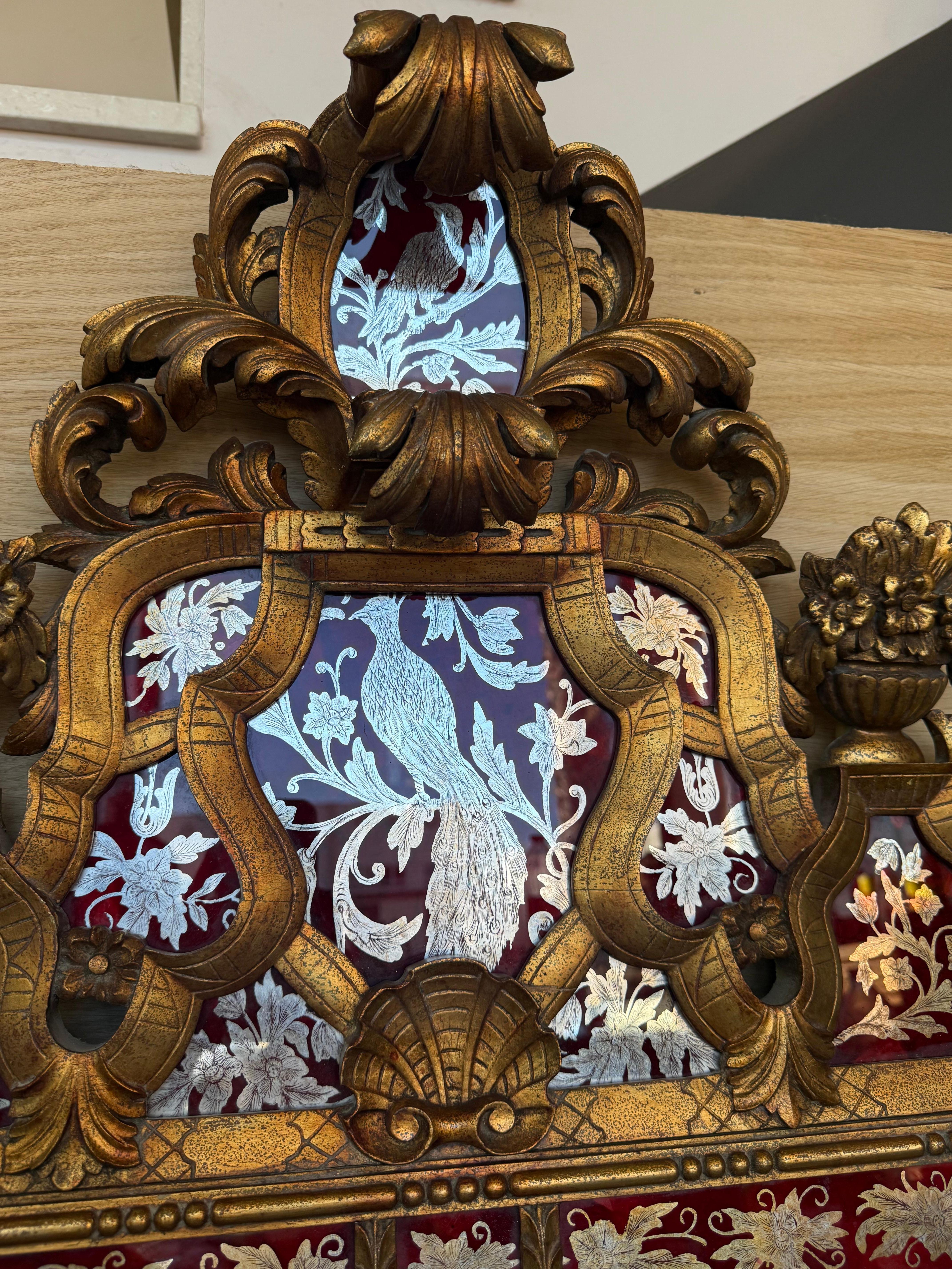 Venetian Style Carved Wood Gilted Mirror with Red Glass Border In condizioni buone in vendita a Miami, FL