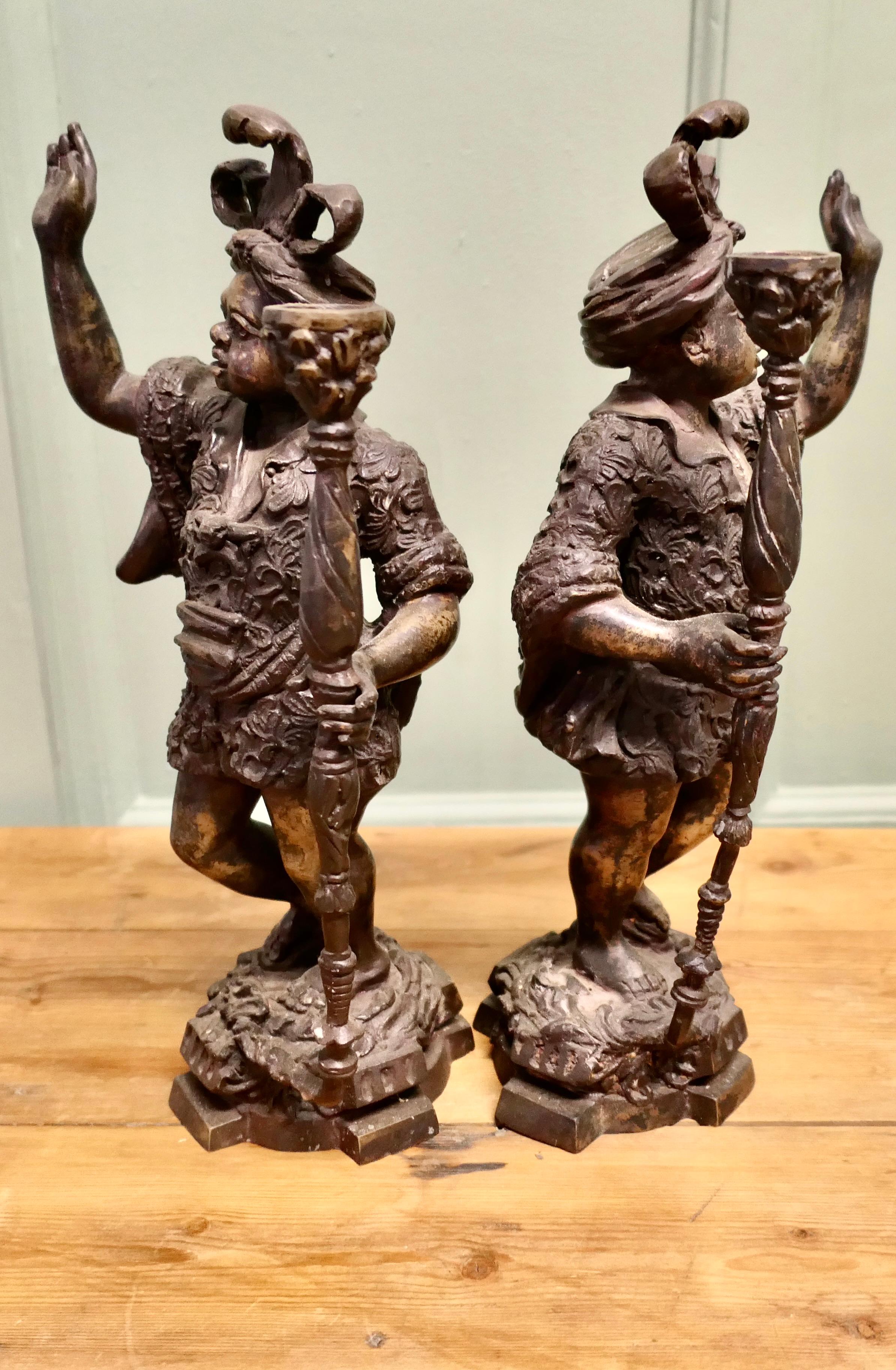 Figure di candelieri in ottone fuso in stile veneziano in vendita 1