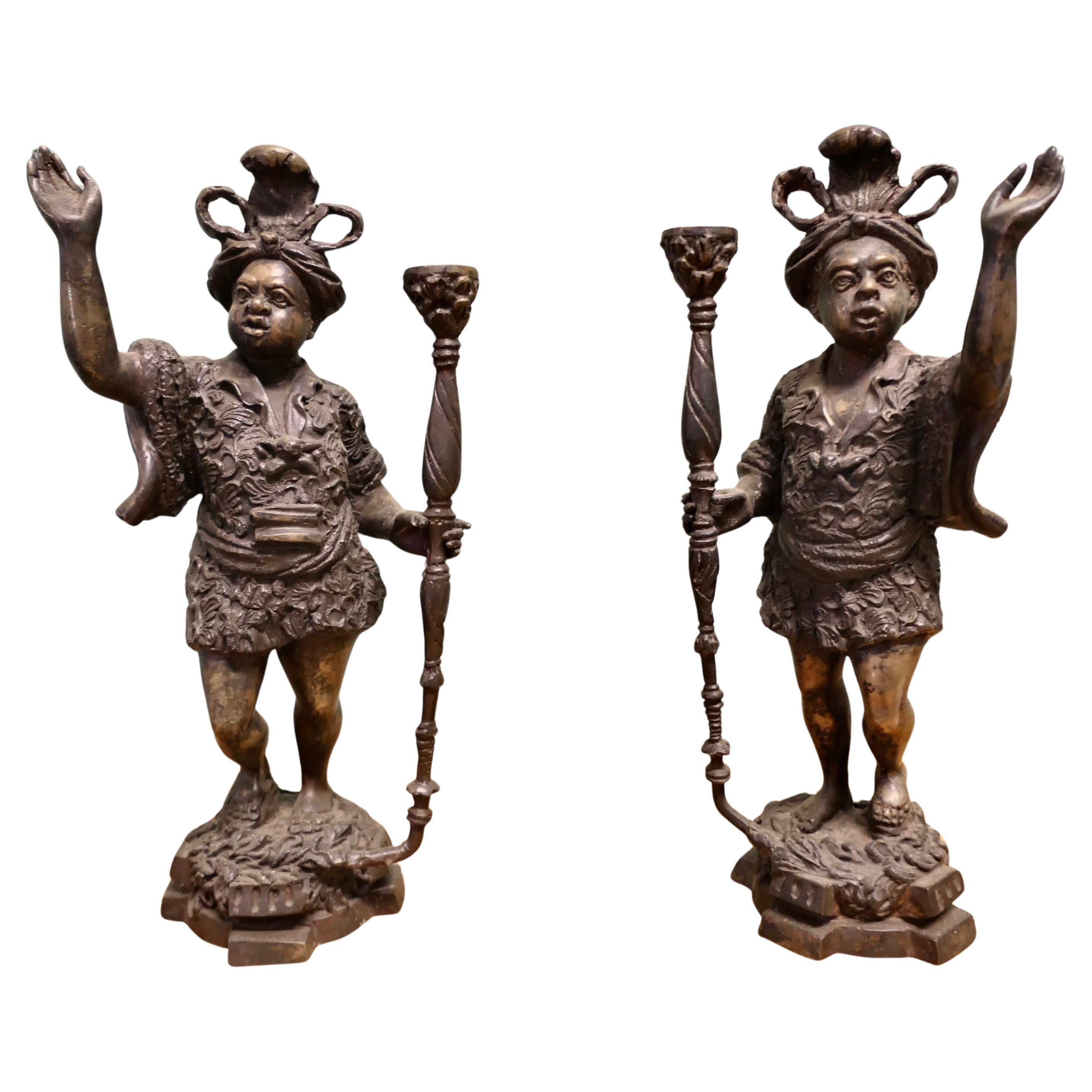 Figure di candelieri in ottone fuso in stile veneziano in vendita