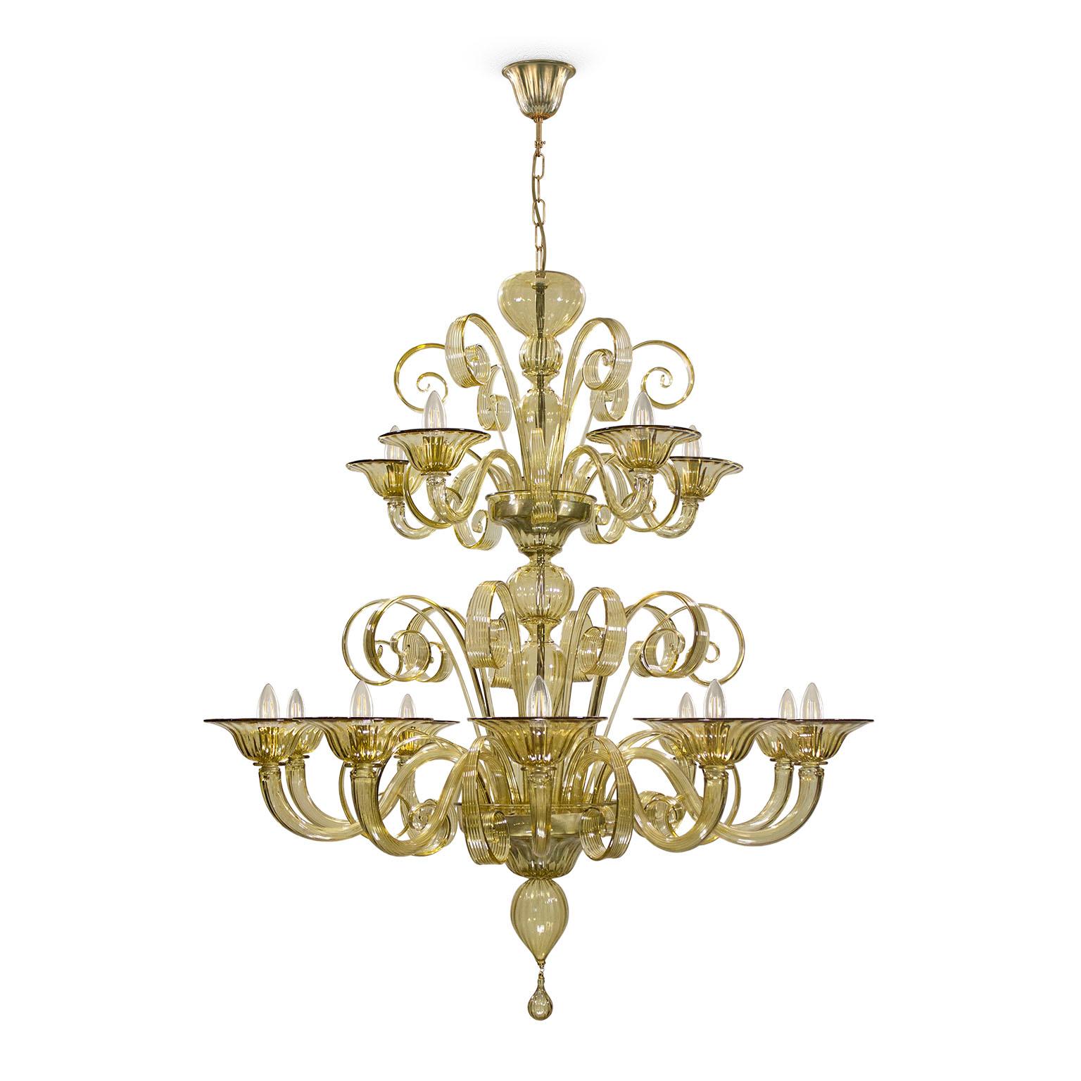 Verre brun Lustre de style vénitien à 15 bras et 2 étages en verre de Murano de quartz fumé par Multiforme en vente