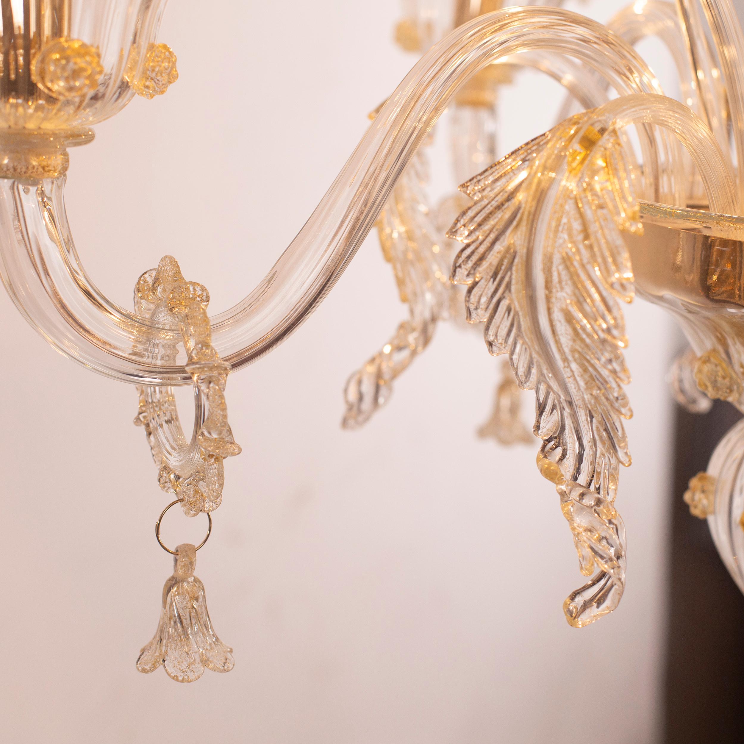 Venetian style Chandelier Clear and gold Murano Glass by Multiforme in Stock For Sale 5