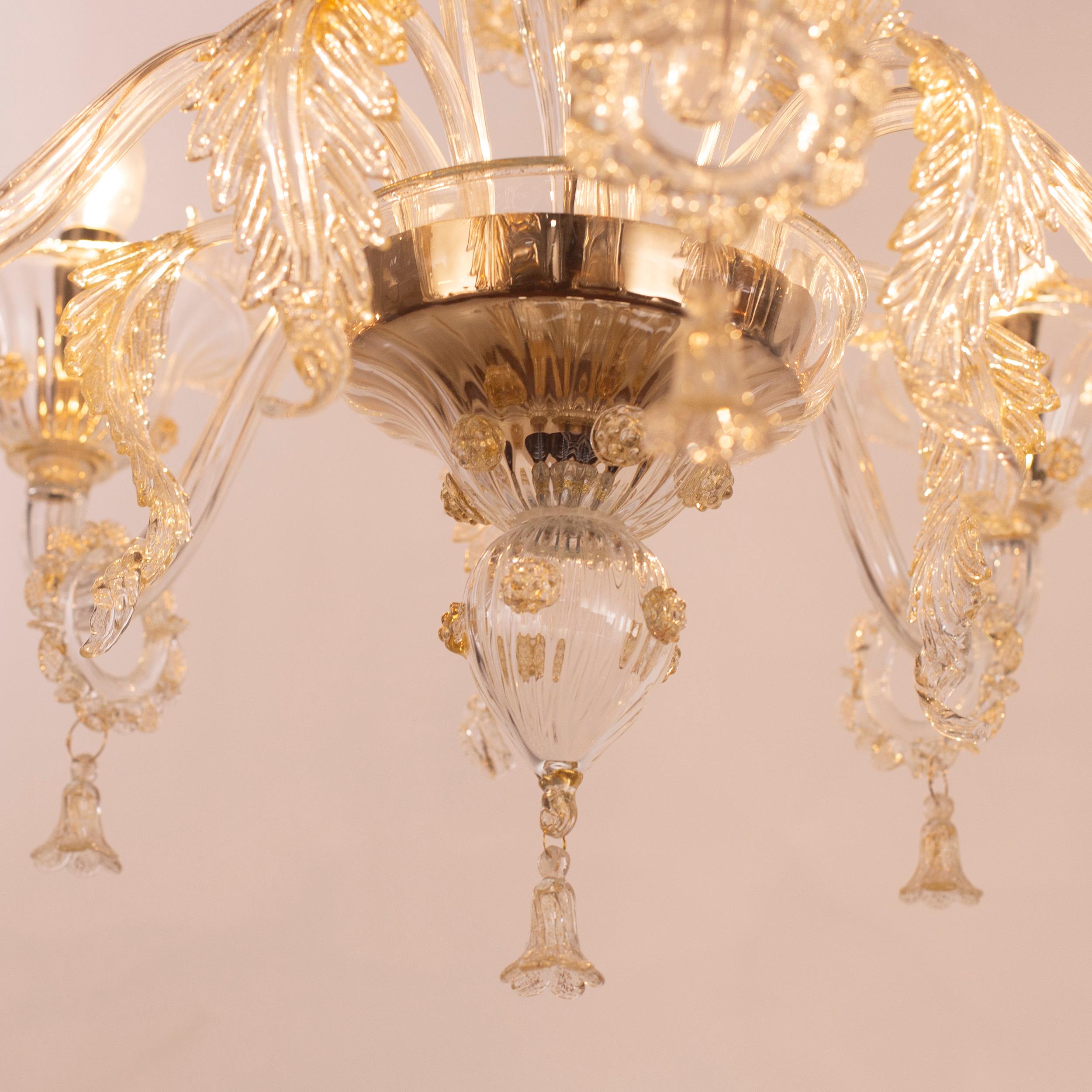 italien Lustre de style vénitien transparent et doré en verre de Murano par Multiforme en stock en vente