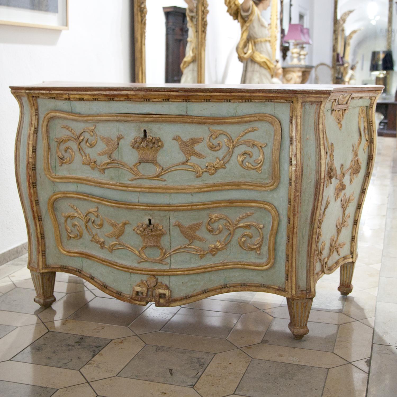 cassettiera stile veneziano