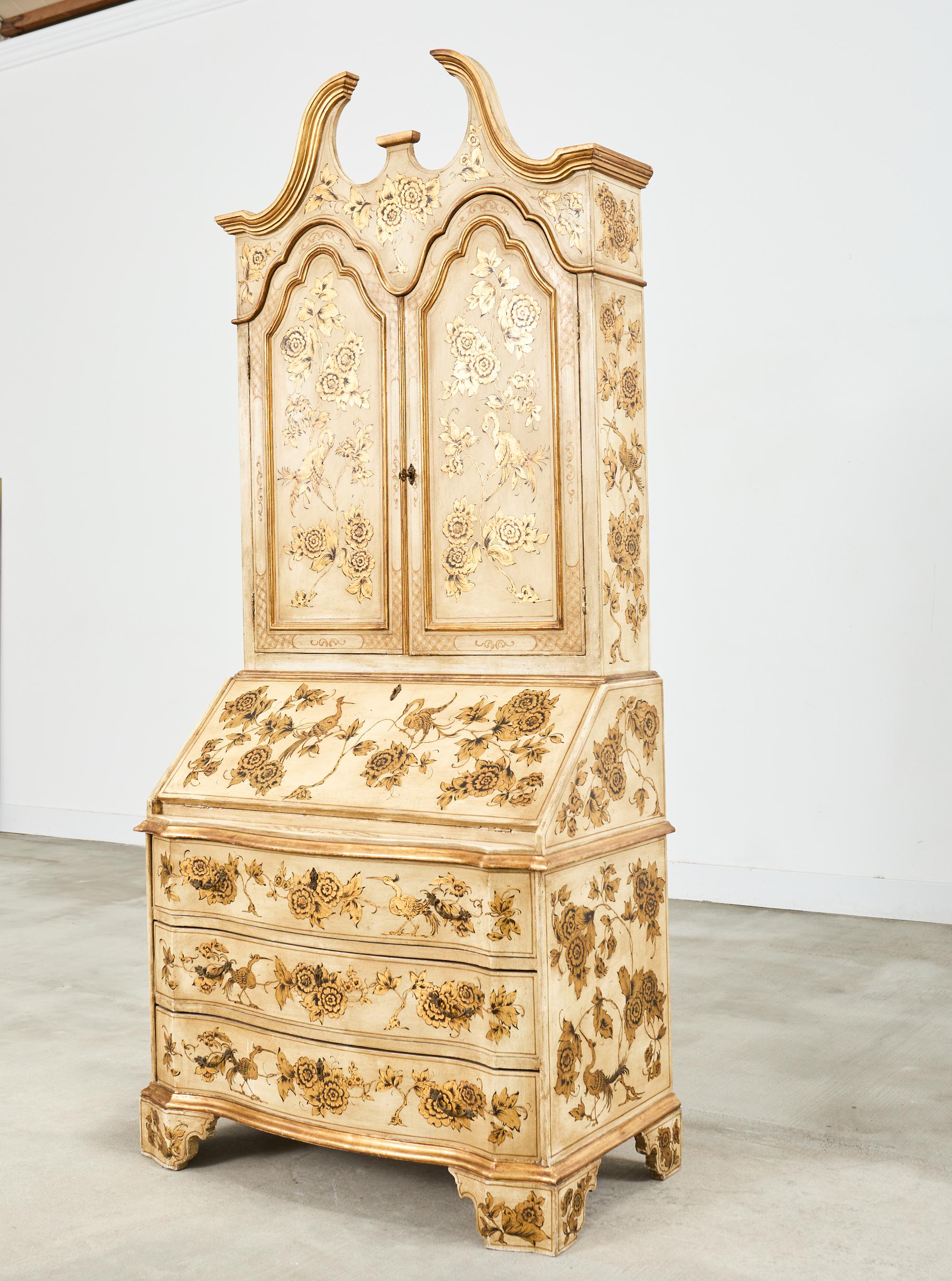 Chinoiseries Secrétaire à colis doré de style vénitien Chinoiserie décorée en vente