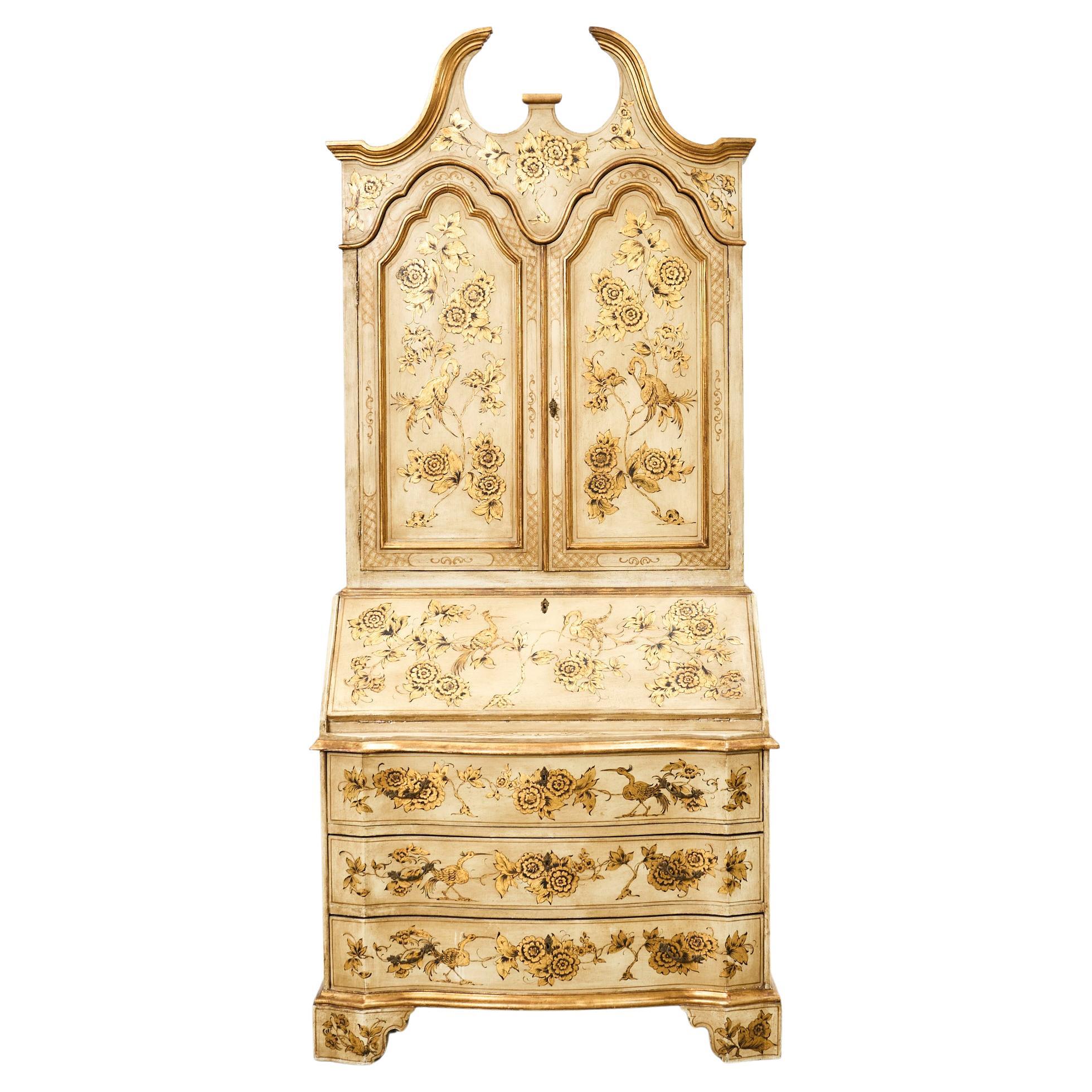 Segreteria dorata in stile veneziano con decorazioni a pacchi