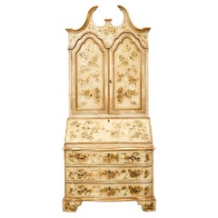 Segreteria dorata in stile veneziano con decorazioni a pacchi