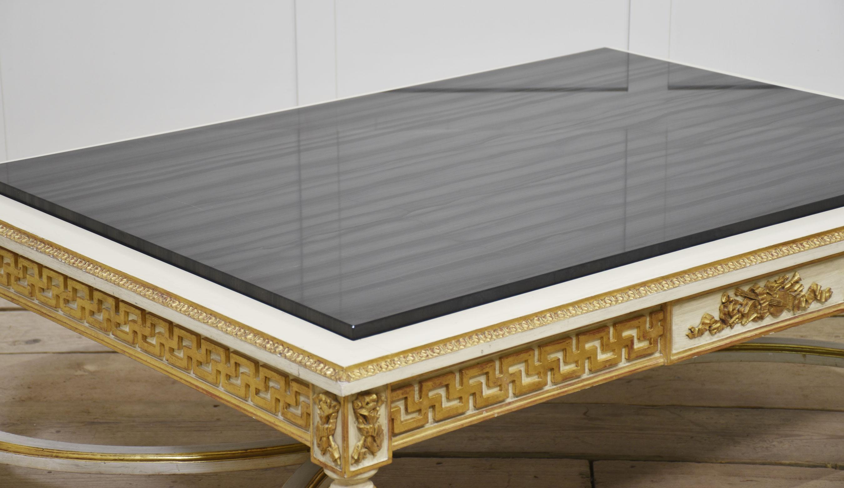 Venetian style coffee table in vendita 4
