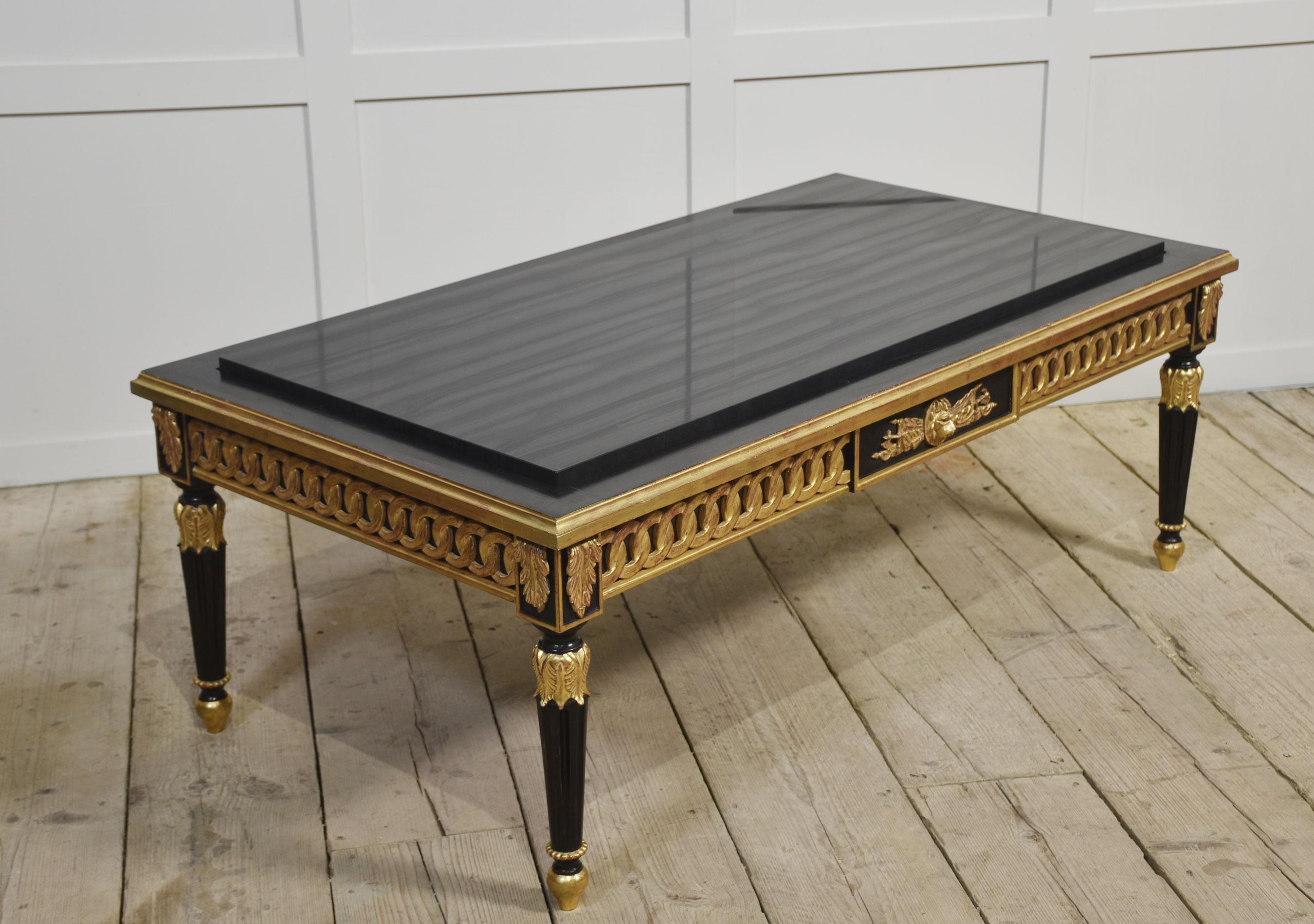 20ième siècle Table basse de style vénitien en vente