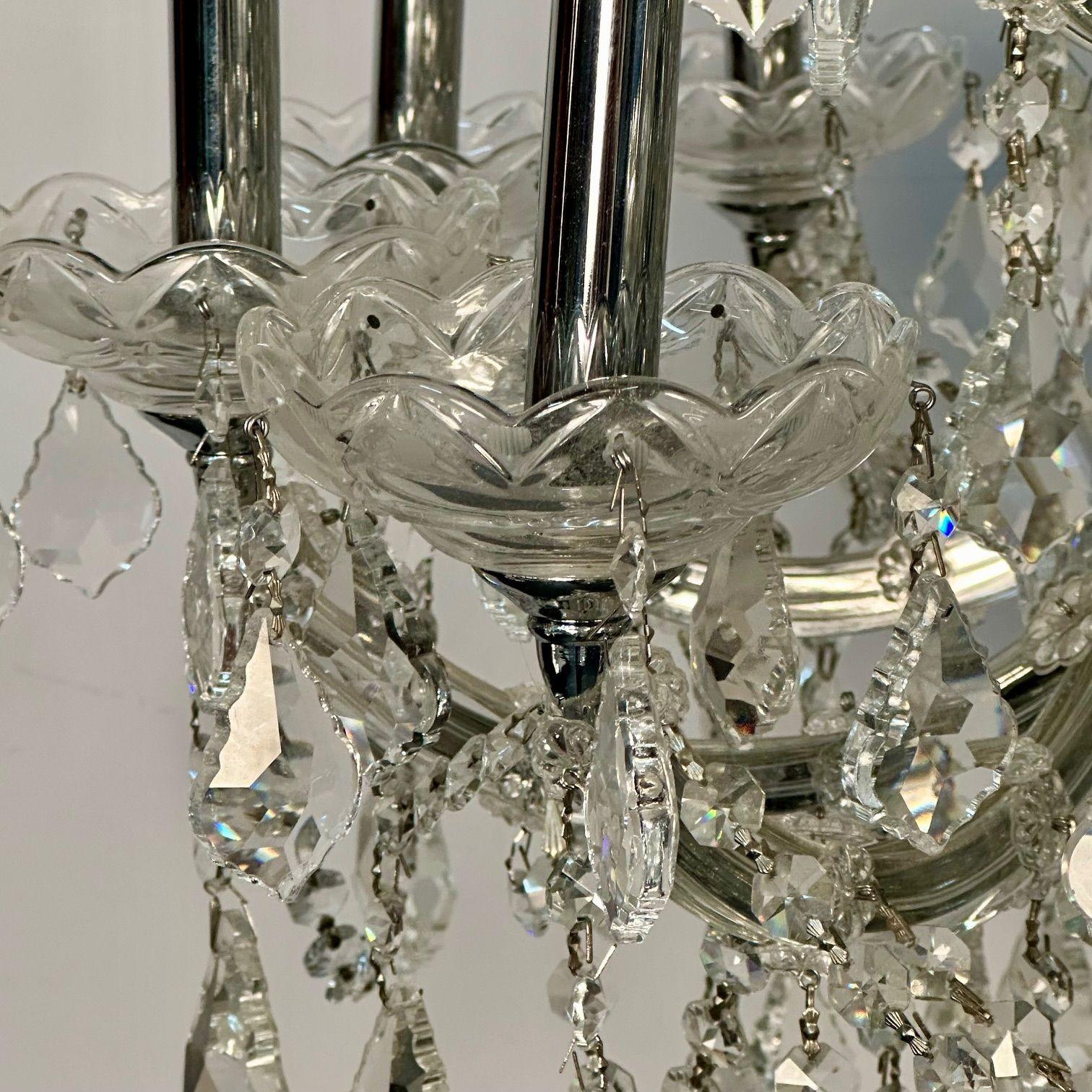 Venetian Style Crystal Chandelier, 19 Light For Sale 4