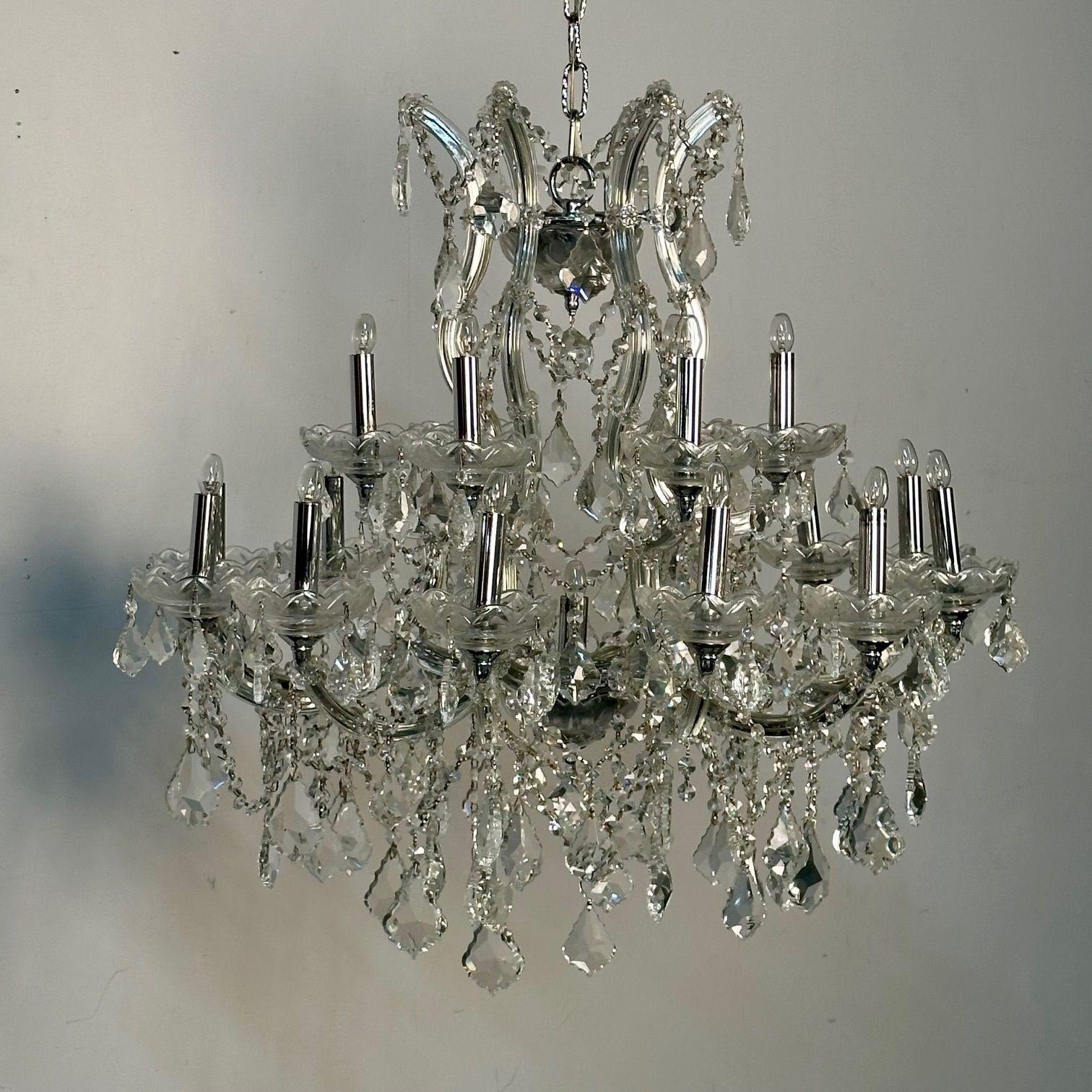 Venetian Style Crystal Chandelier, 19 Light For Sale 6