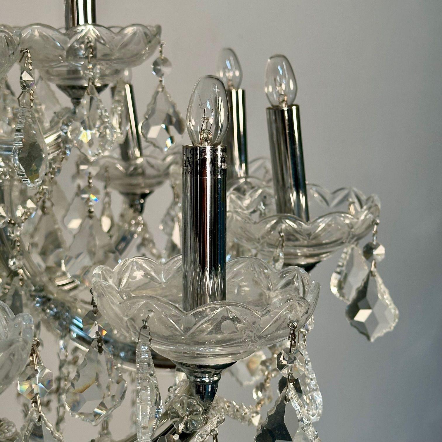 Venetian Style Crystal Chandelier, 19 Light For Sale 1