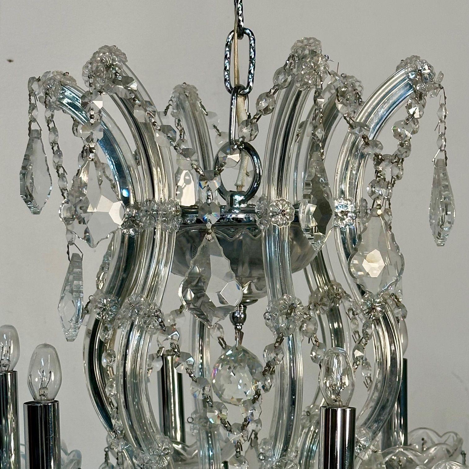 Venetian Style Crystal Chandelier, 19 Light For Sale 3