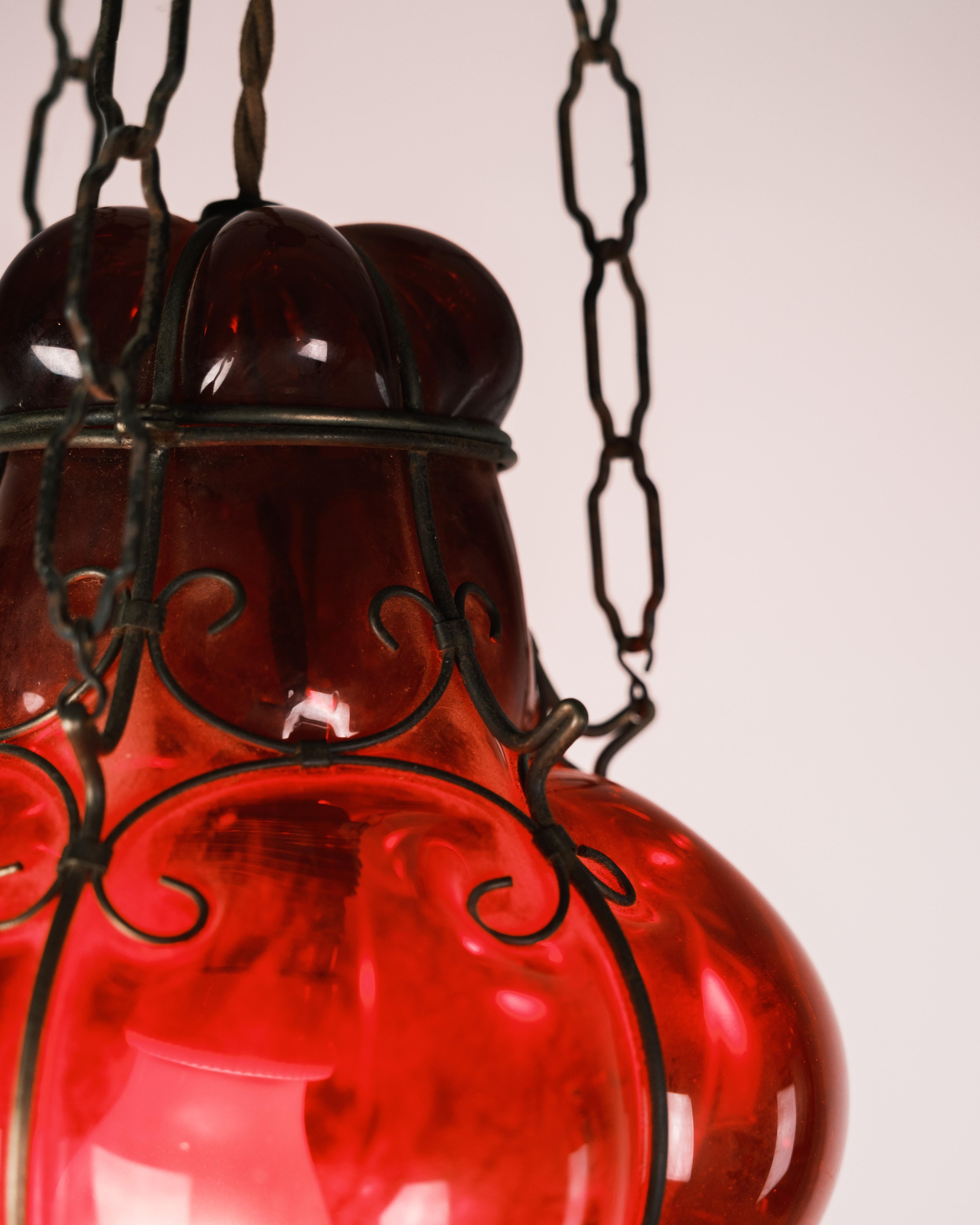 Colgante farol/rejilla estilo veneciano de cristal rojo rubí de los años 50 Vidrio en venta