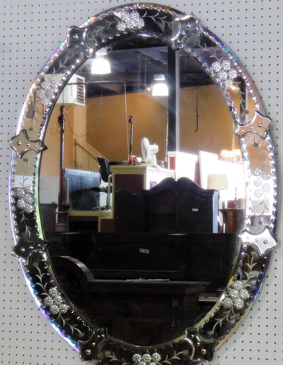 Venetian Style Mirror In Good Condition In Swedesboro, NJ