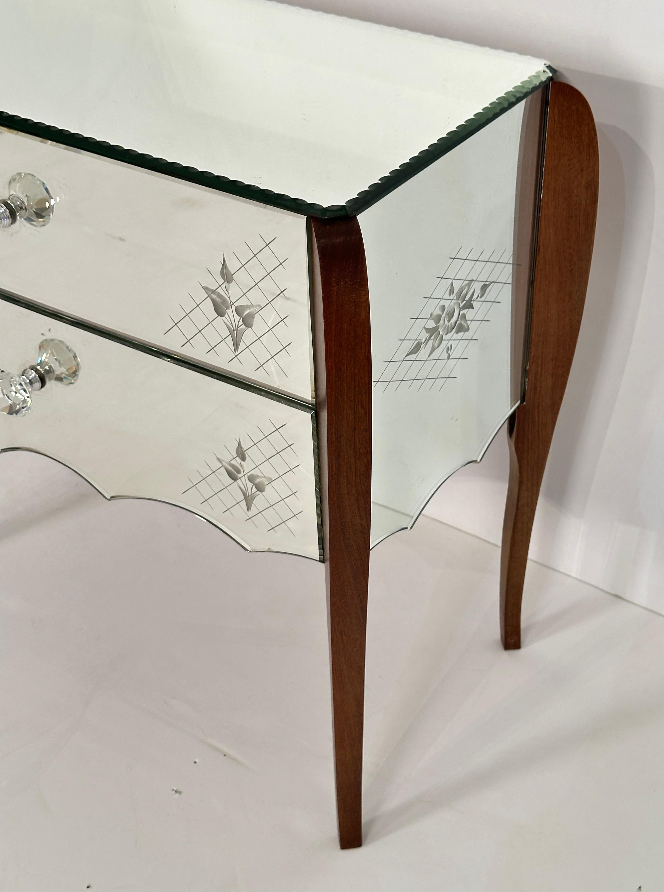 Venetian Style Mirrored Chest or End Table from Italy In Good Condition For Sale In Austin, TX