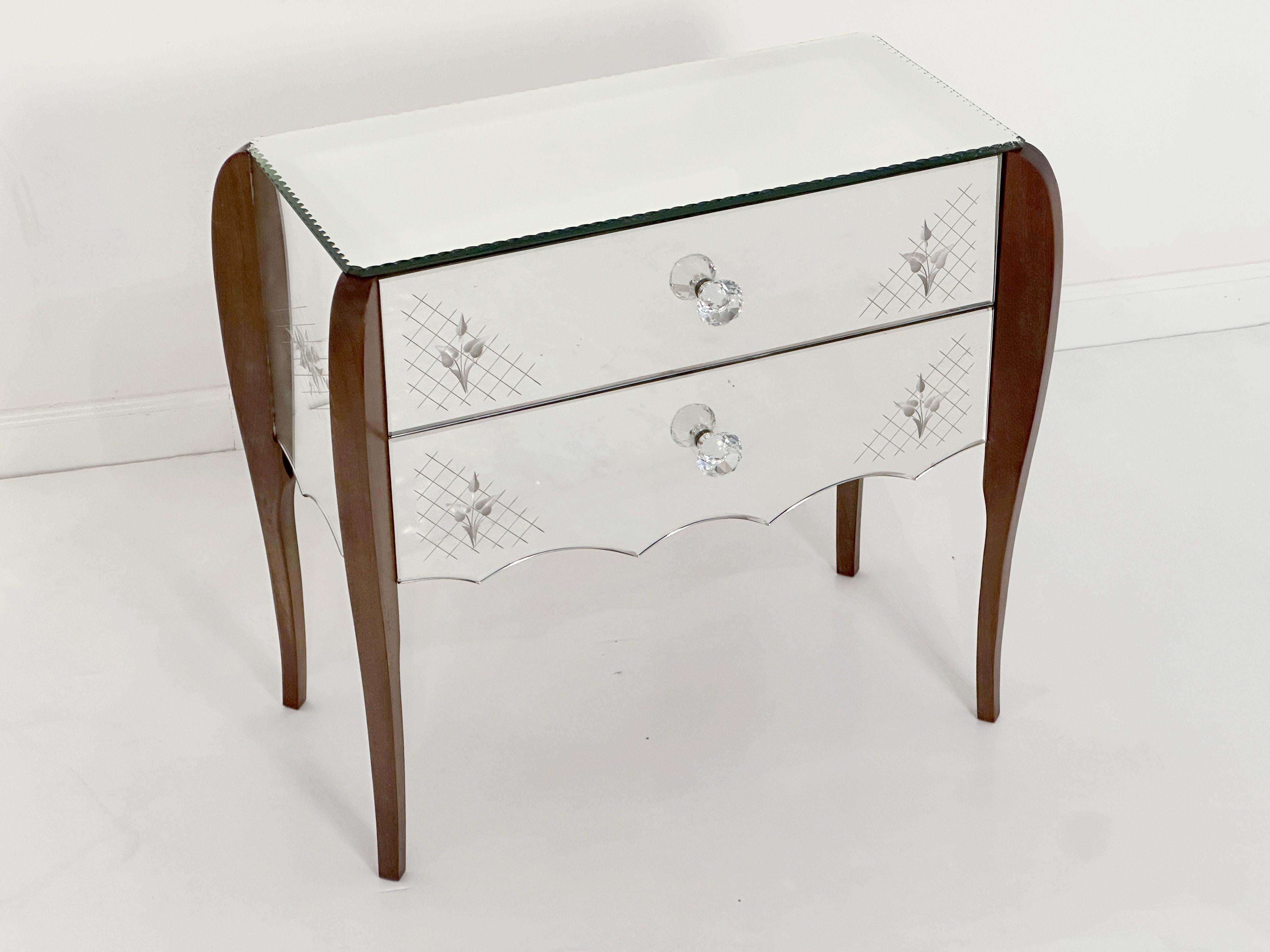 Venetian Style Mirrored Chest or End Table from Italy For Sale 1