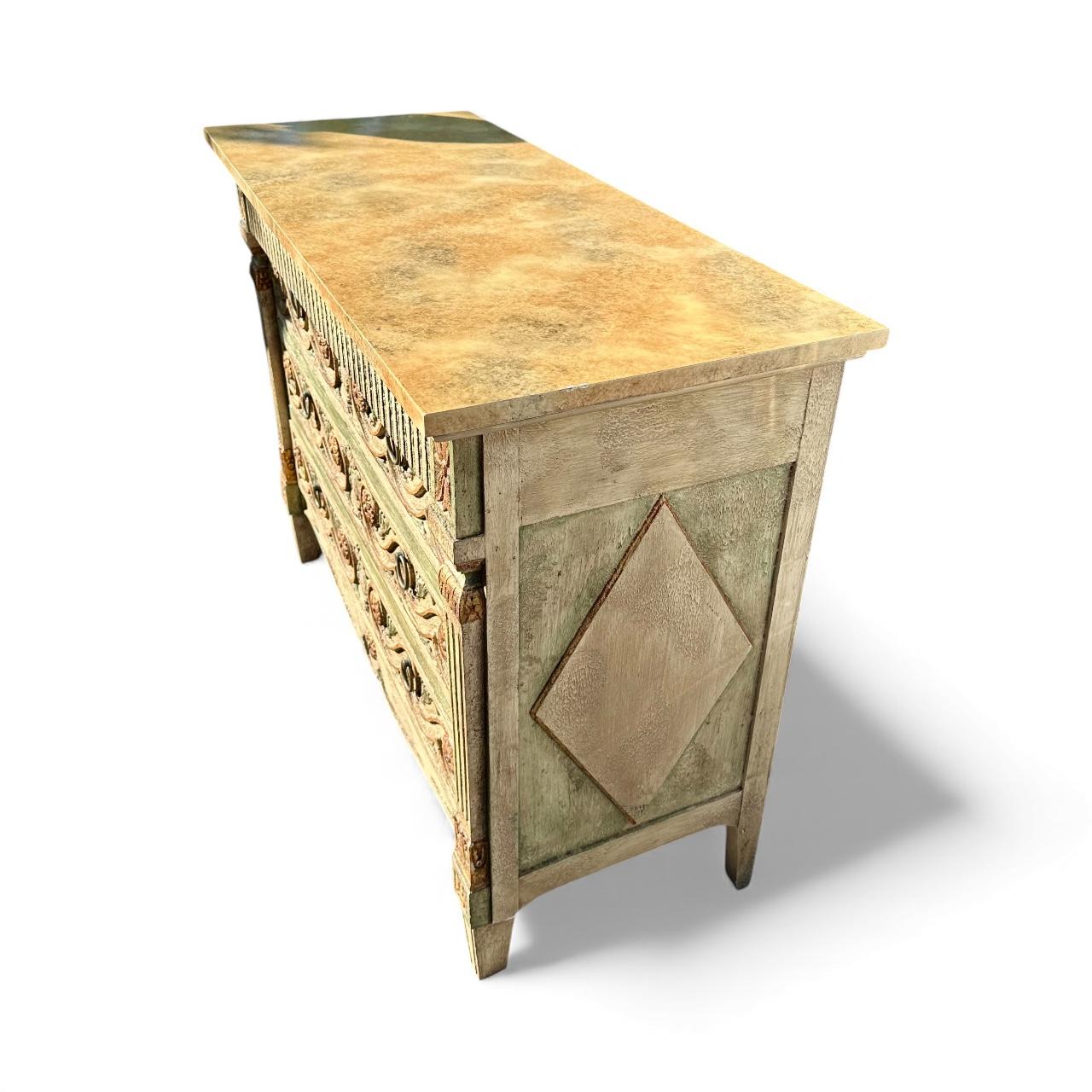 Neoclassico Venetian Style Painted Palm Beach Regency John Widdicomb Chest of Drawers in vendita