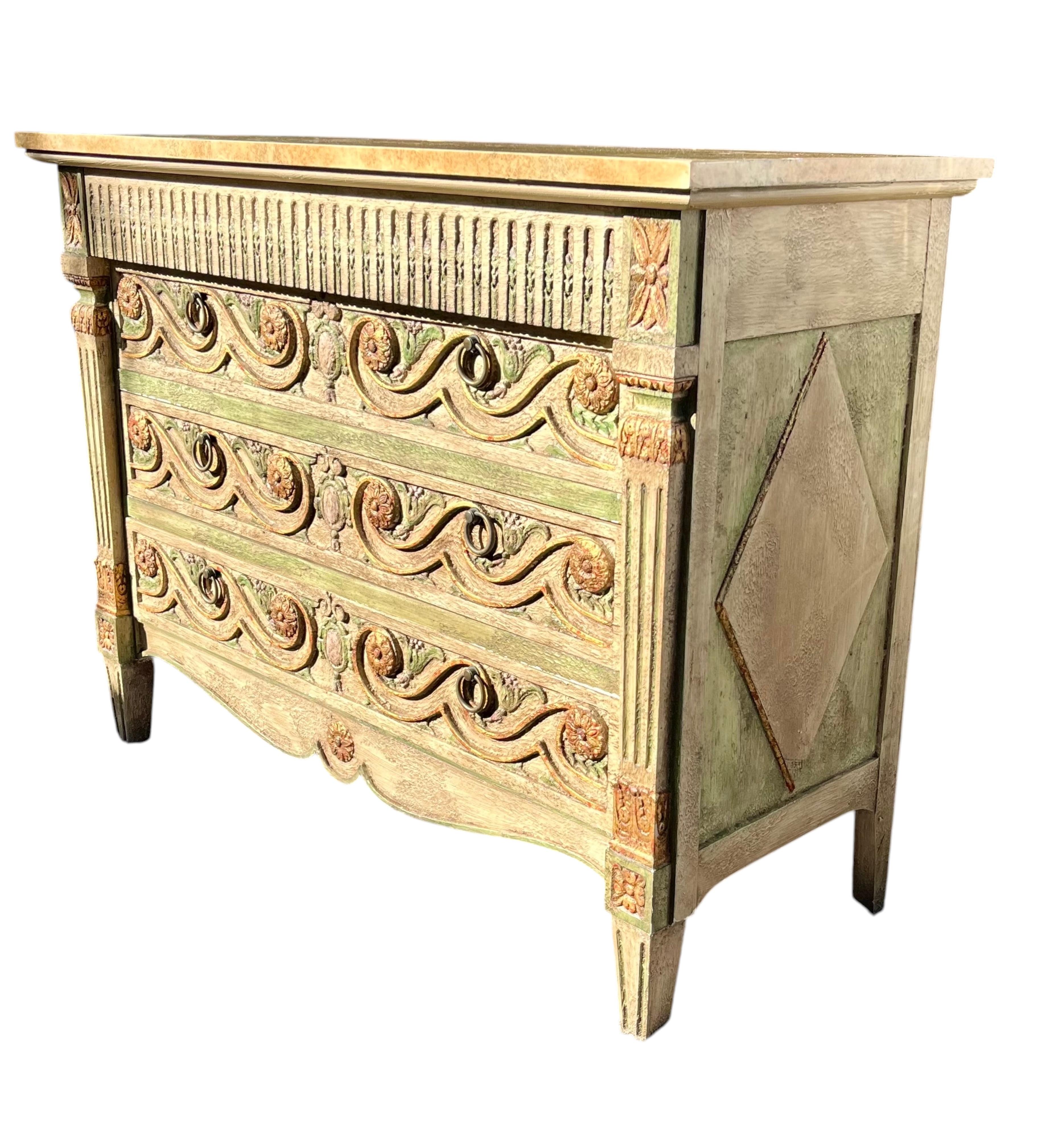 Americano Venetian Style Painted Palm Beach Regency John Widdicomb Chest of Drawers in vendita