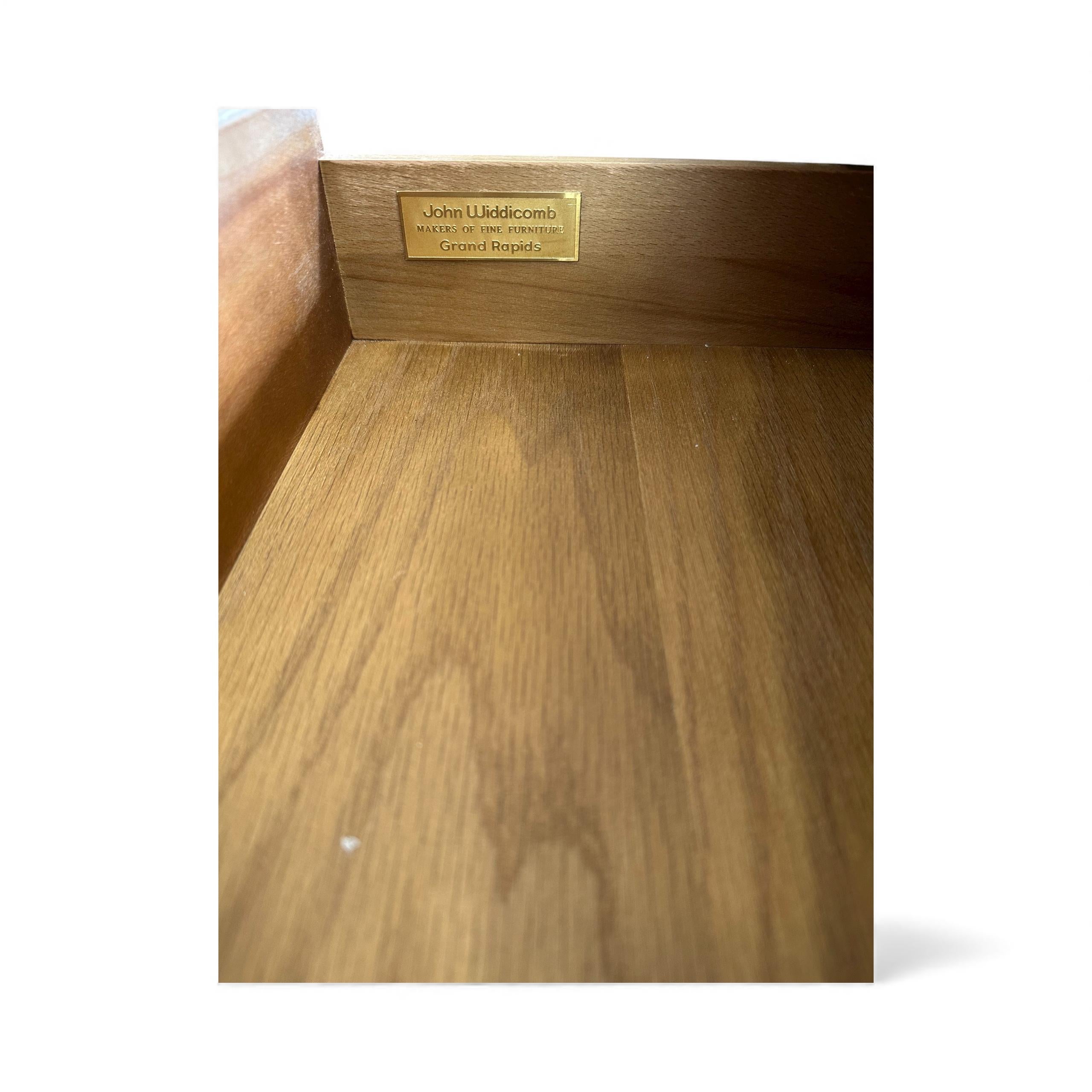 Legno Venetian Style Painted Palm Beach Regency John Widdicomb Chest of Drawers in vendita