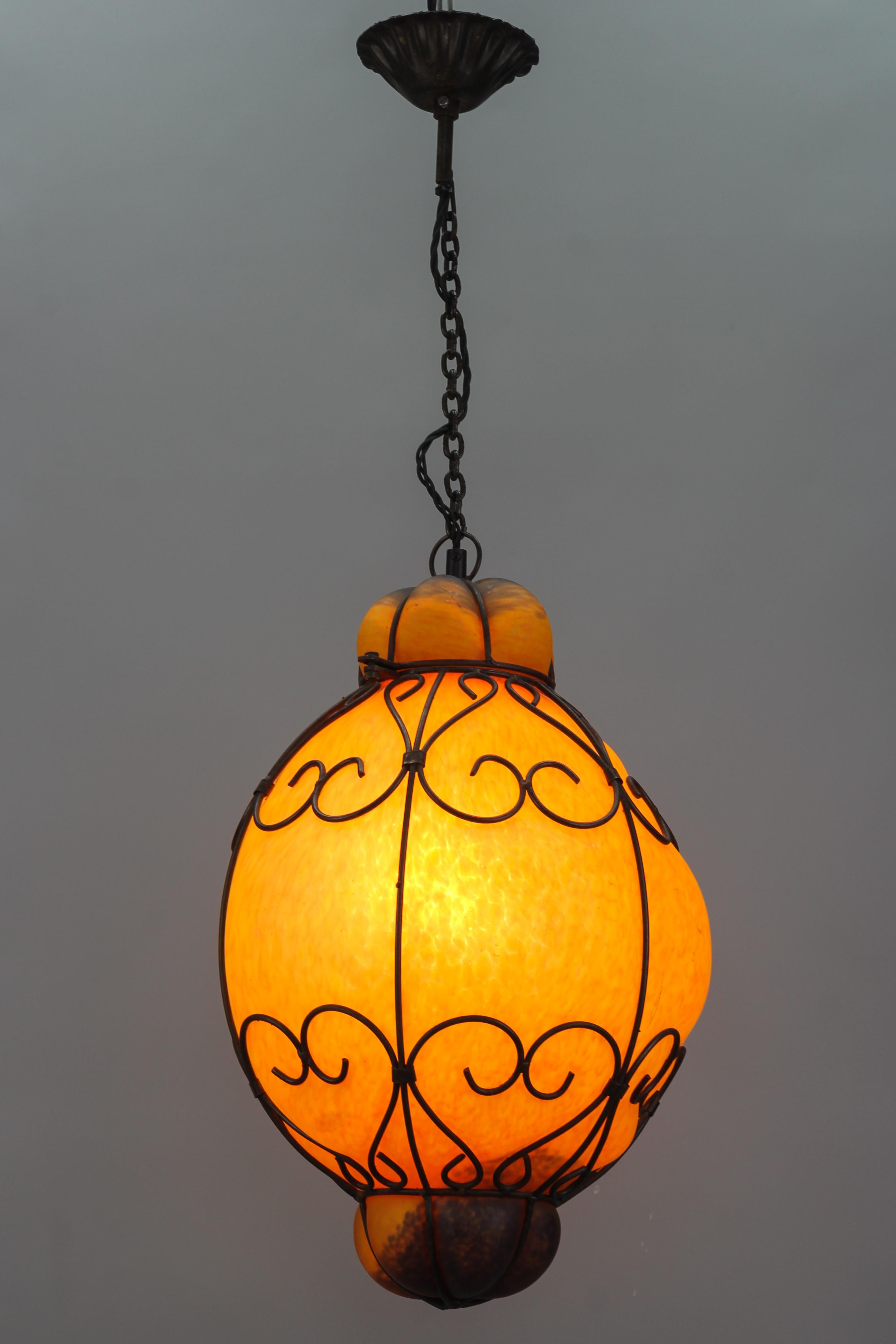 Venetian Style Pâte de Verre Glass Metal Caged Lantern Pendant Light In Good Condition For Sale In Barntrup, DE