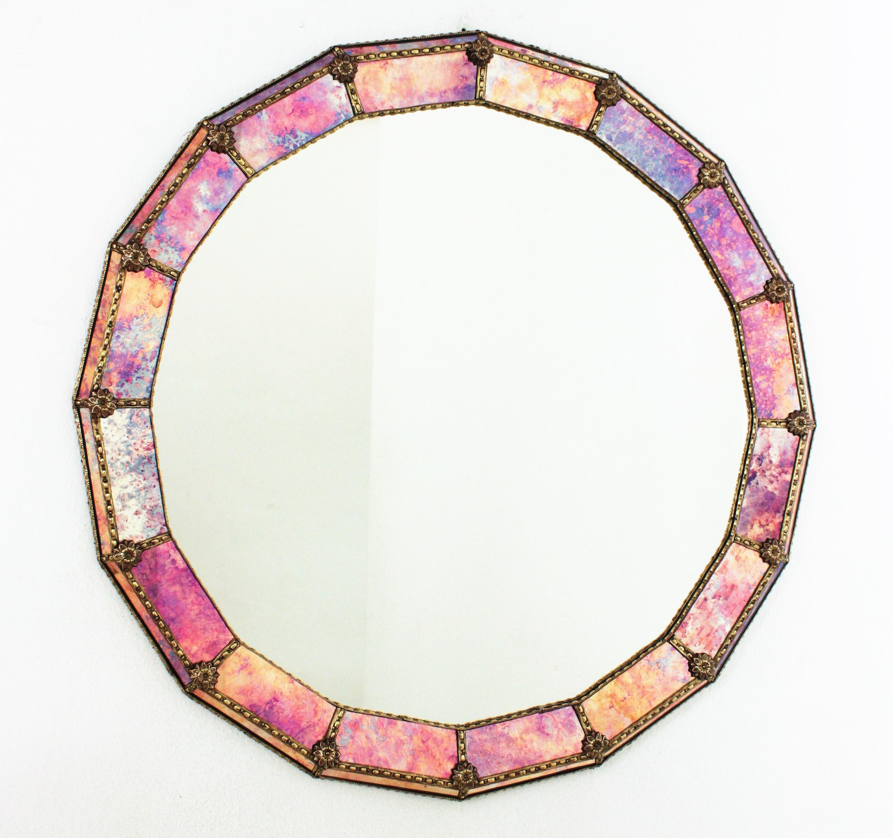 Colorful midcentury Large Round Polyhedral Venetian Mirror
Cool Venetian style Hollywood Regency round mirror with pink purple amber iridiscent mirror glass panels. Spain, 1950s
This glamorous mirror featuring a double layered mirror frame made of
