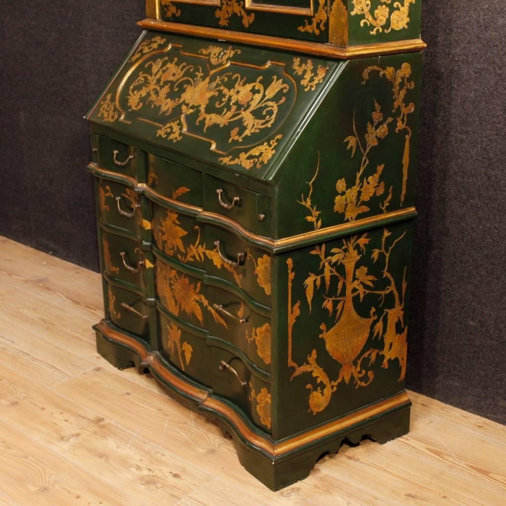Venetian trumeau from 20th century. Double body furniture richly lacquered, gilded and chiselled with floral and animal decorations of great quality. Trumeau for living room or studio of fabulous decoration and pleasant decor. Furniture equipped