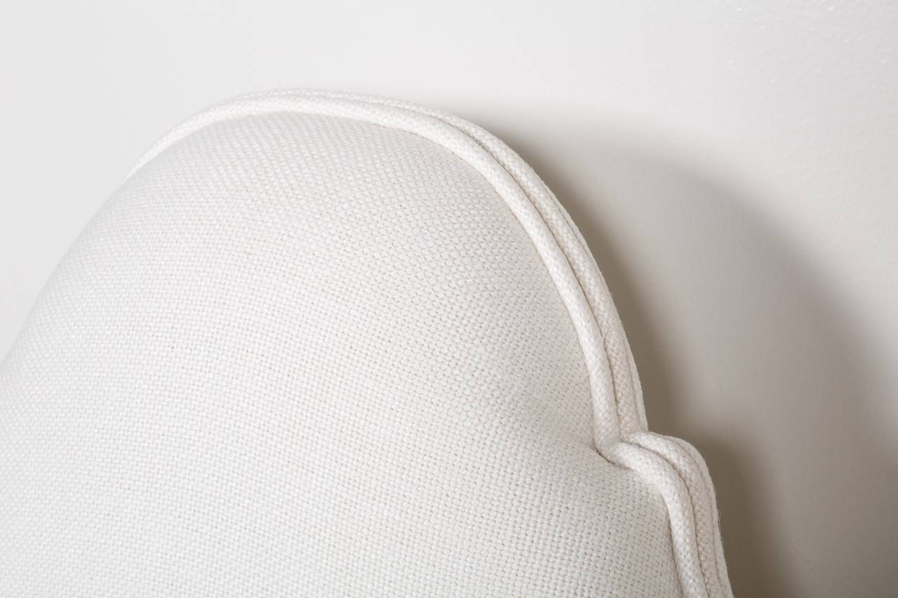 XXIe siècle et contemporain Lit vénitien tapissé avec tête de lit en lin, King en vente