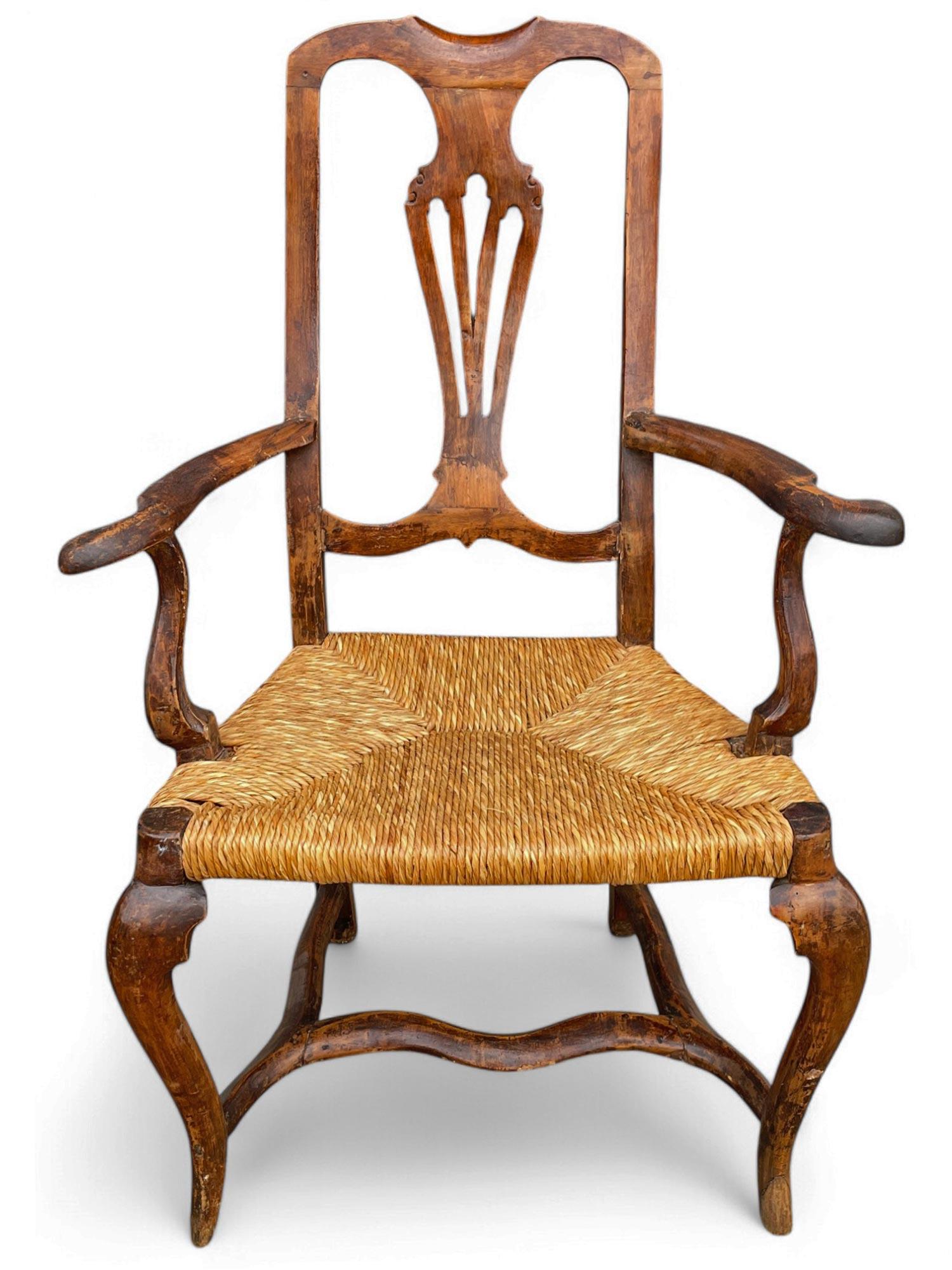 Sillón de nogal veneciano, Luis XV
Información técnica:
Periodo: Mediados del siglo XVIII
Origen: Véneto
Tipo de madera: Nogal

Altura: 99 cm  *38.98 in*
Altura del asiento: 40 cm  *15,75 pulg
Anchura: 70 cm  *27.56 in*
Profundidad: 50 cm  *19.69