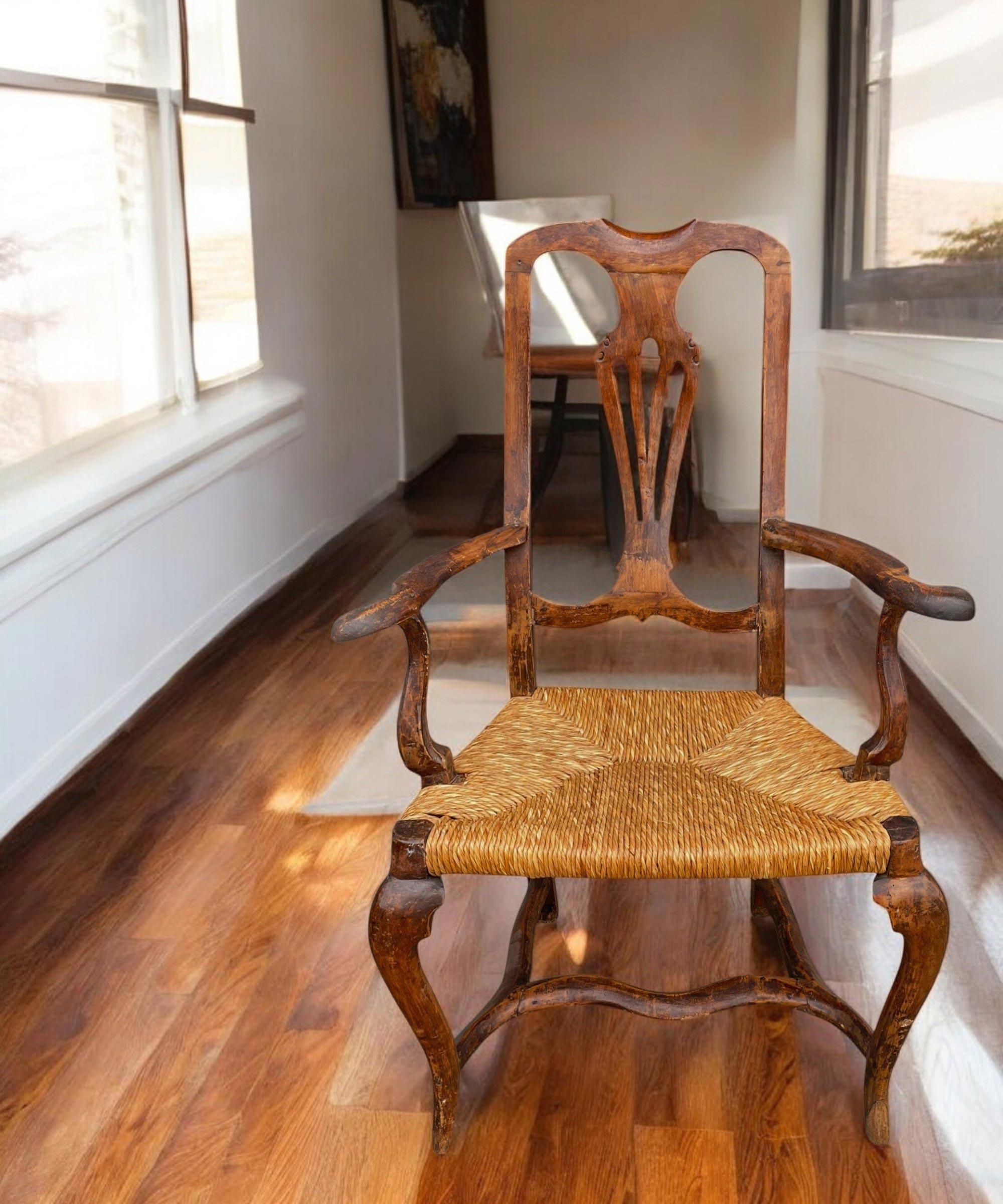 Sillón de nogal veneciano, Luis XV Avellano en venta
