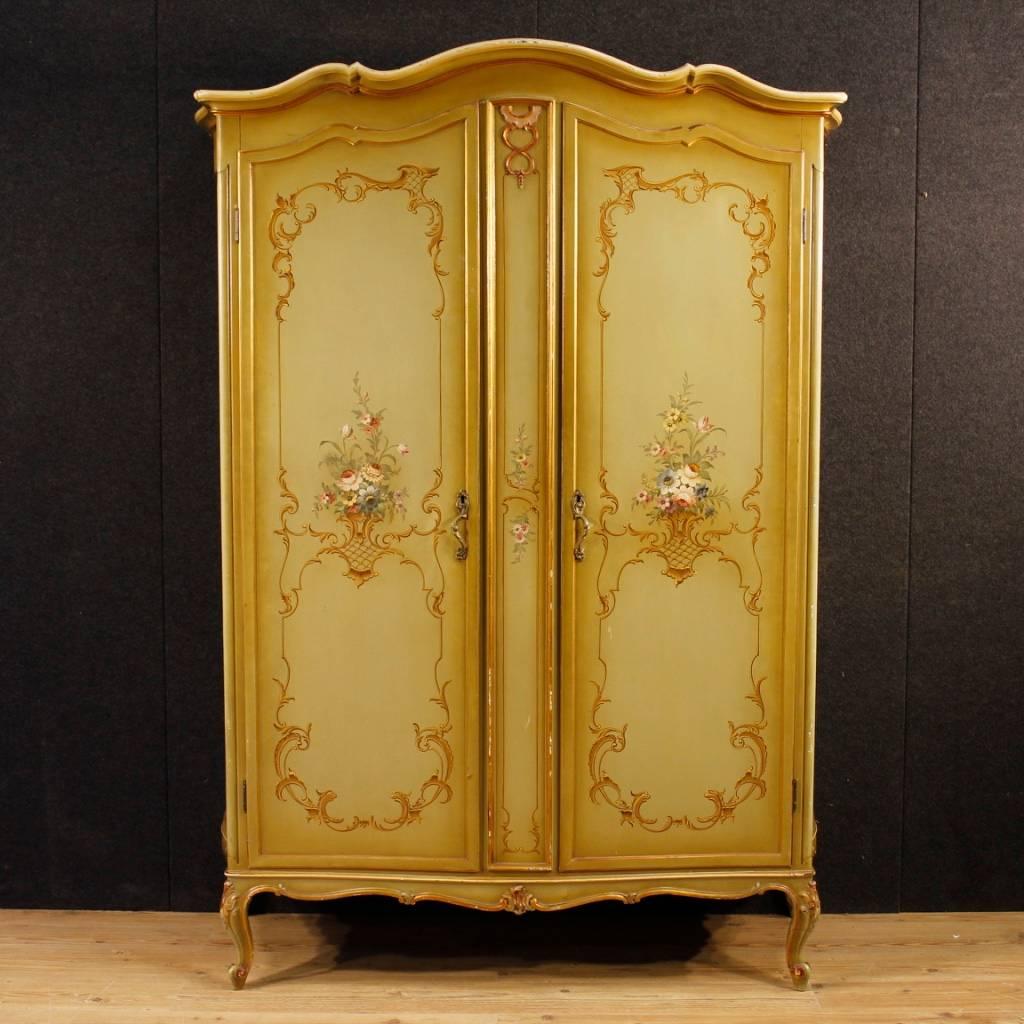 Venetian Wardrobe in Lacquered and Painted Wood from 20th Century In Good Condition In Vicoforte, Piedmont