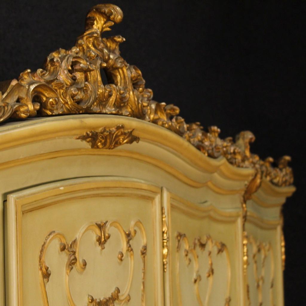 Venetian Wardrobe in Lacquered, Gilt, Painted Wood from 20th Century In Good Condition In Vicoforte, Piedmont