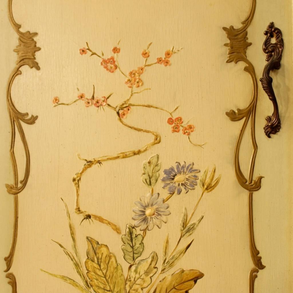 Venetian Wardrobe in Painted and Gilt Chinoiserie Wood from 20th Century 6