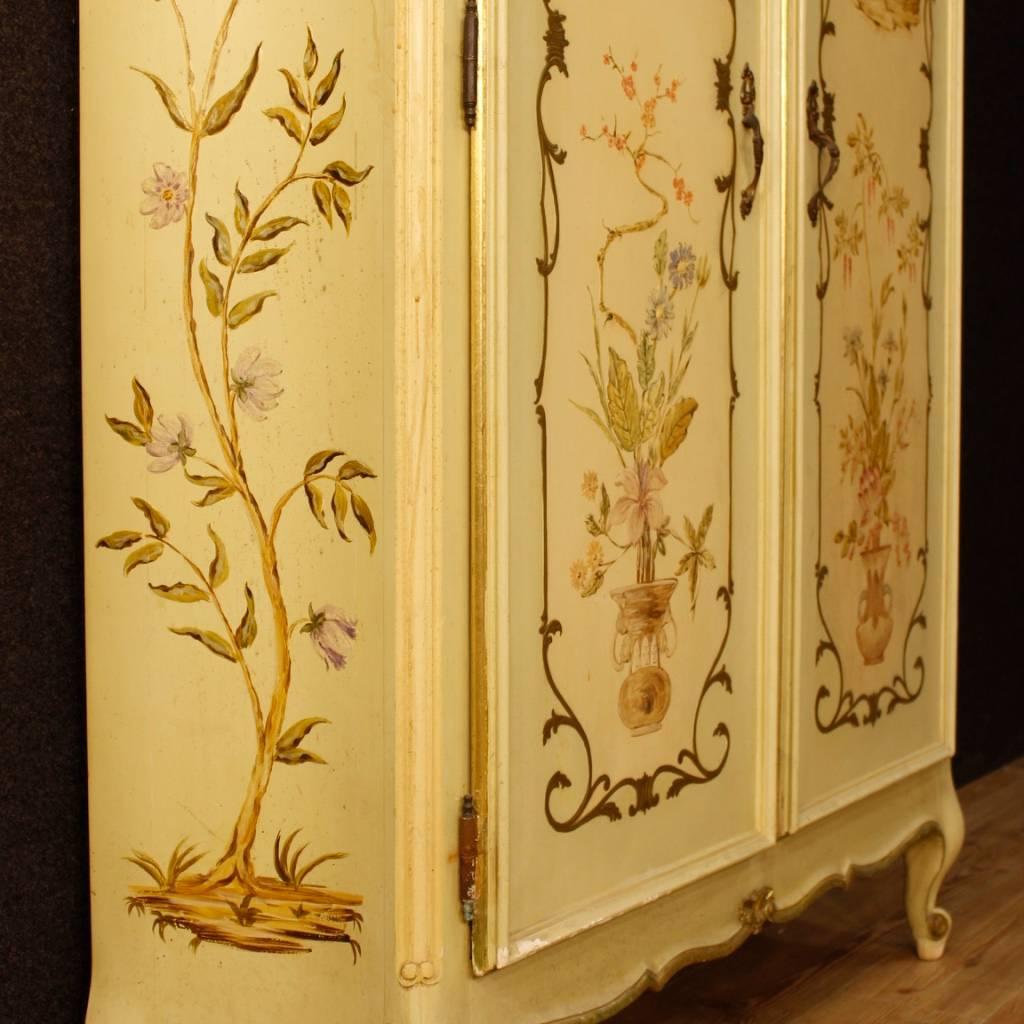 Venetian Wardrobe in Painted and Gilt Chinoiserie Wood from 20th Century 4