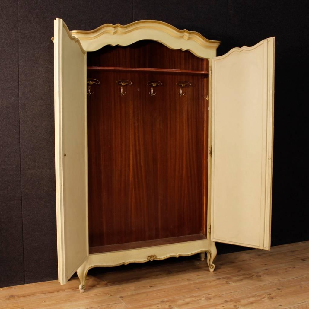 Venetian Wardrobe in Painted and Gilt Chinoiserie Wood from 20th Century 5