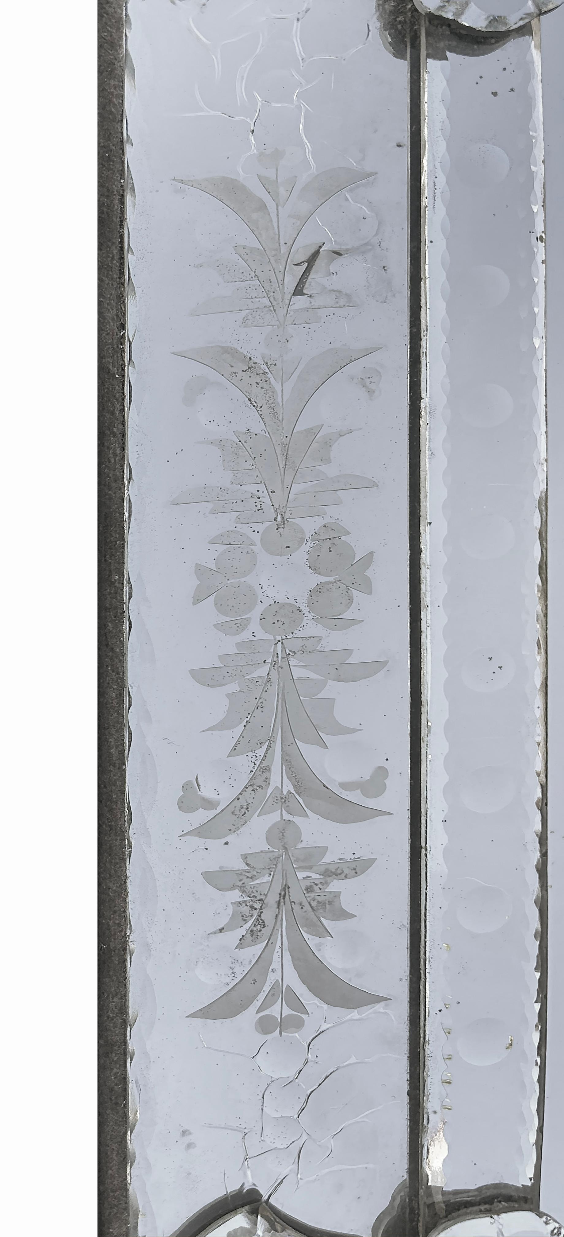 Specchio da parete a forma di 