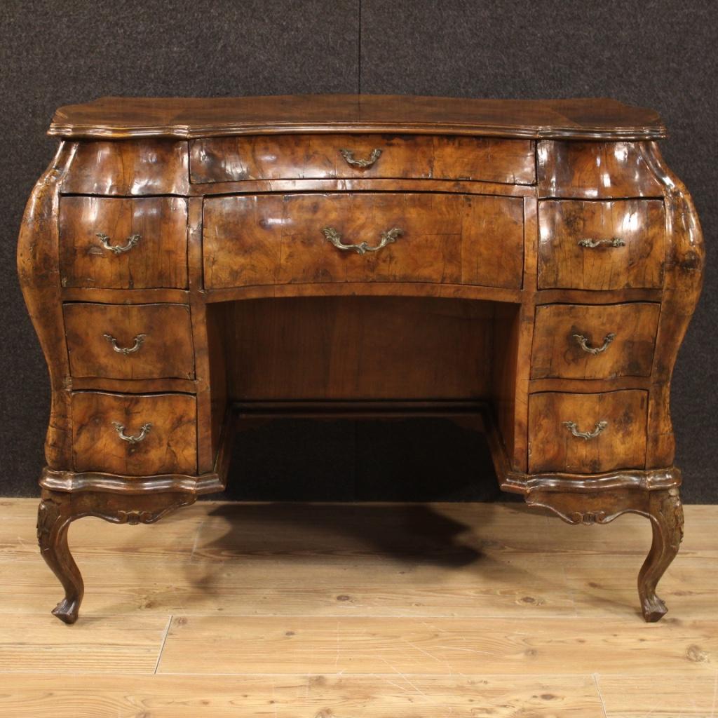 A beautiful Venetian writing desk in walnut, briar and beech in Louis XV style.

Venetian writing desk from the first half of the 20th century. Louis XV style furniture of fabulous quality and great impact carved in walnut woods,
briar and Beech