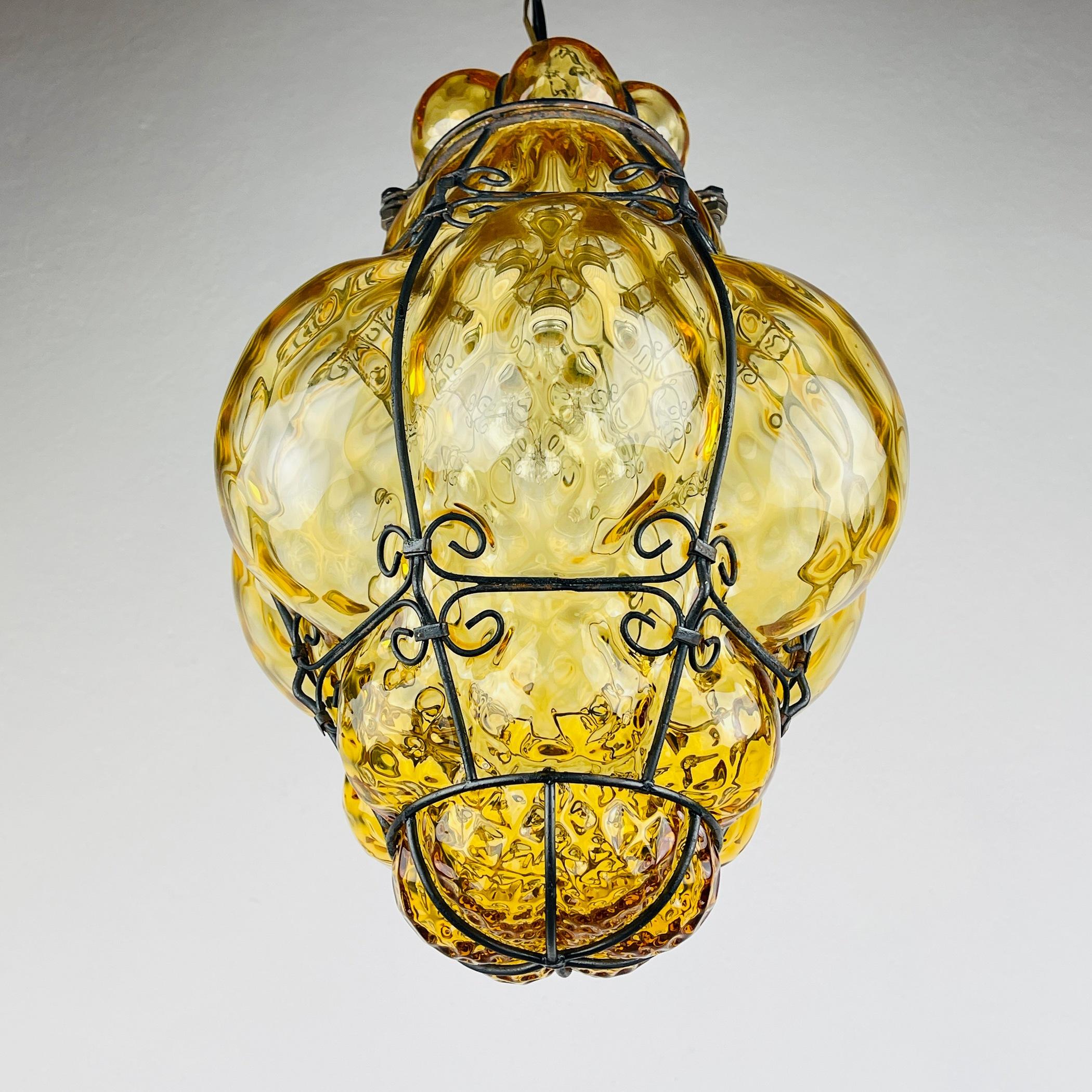Venetian Yellow Murano Caged Glass Pendant Lamp, Italy 1940s In Good Condition In Miklavž Pri Taboru, SI
