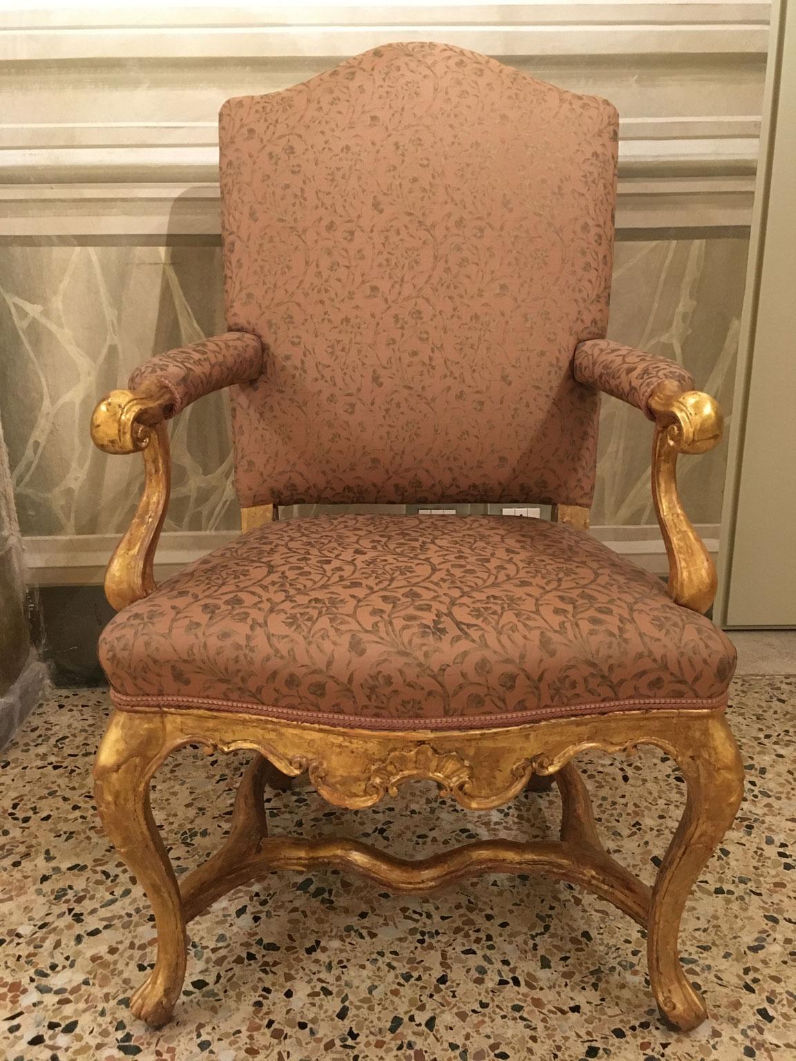 Venezia Italy Early 18th Century Set 5 Rococo Carved Giltwood Armchairs For Sale 5