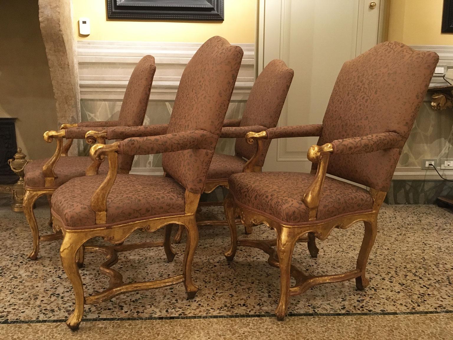 Venezia Italy Early 18th Century Set 5 Rococo Carved Giltwood Armchairs For Sale 7