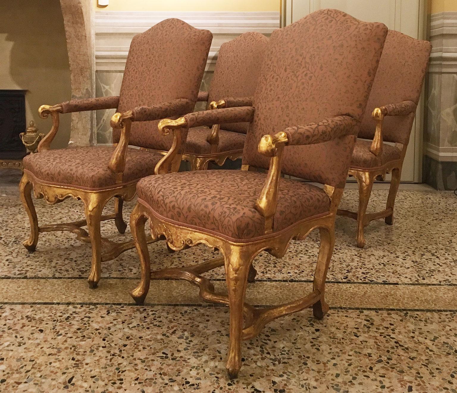 Venezia Italy Early 18th Century Set 5 Rococo Carved Giltwood Armchairs For Sale 9